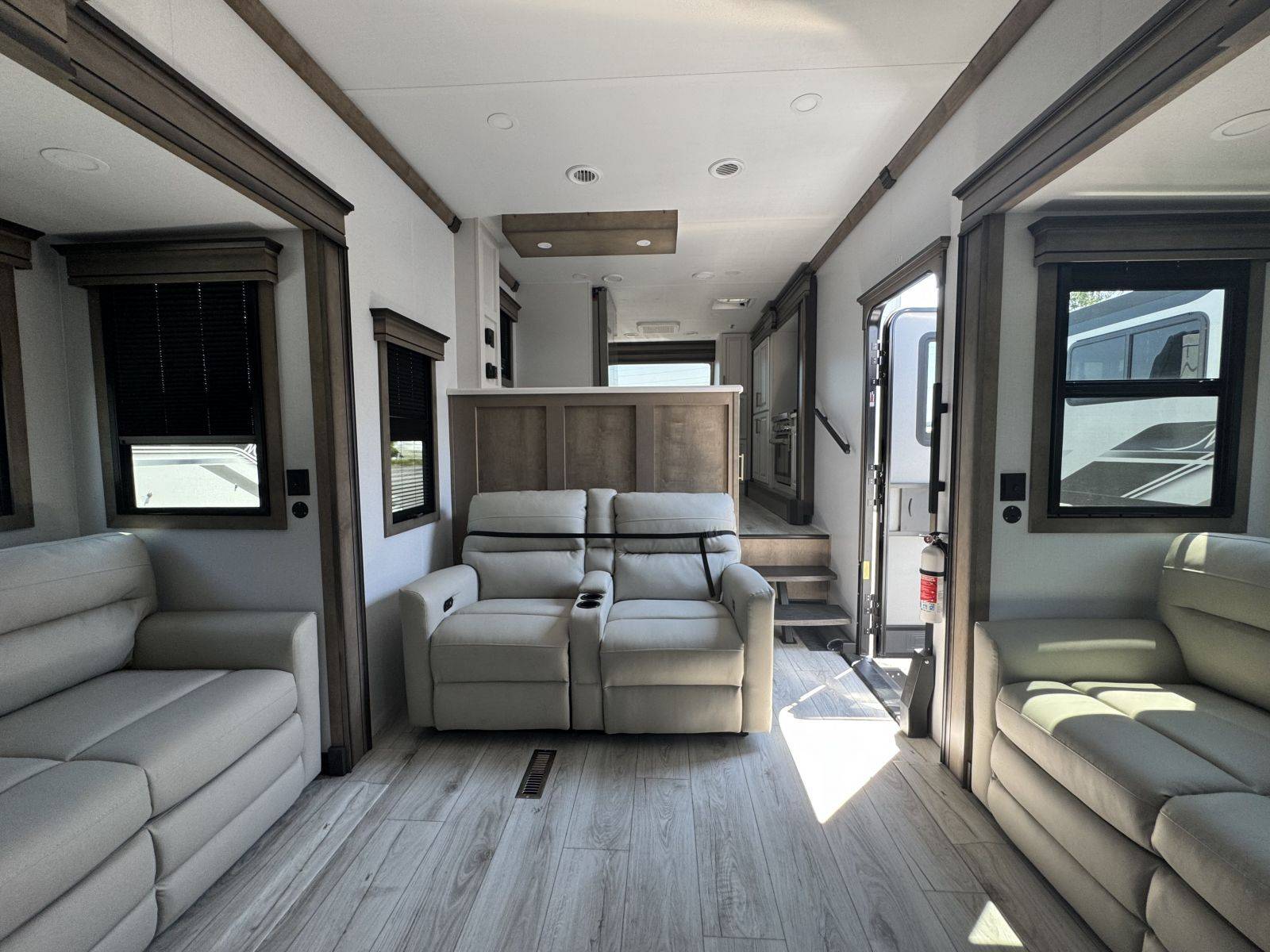 2026 Keystone RV 2026 Keystone RV Montana - thumbnail 24