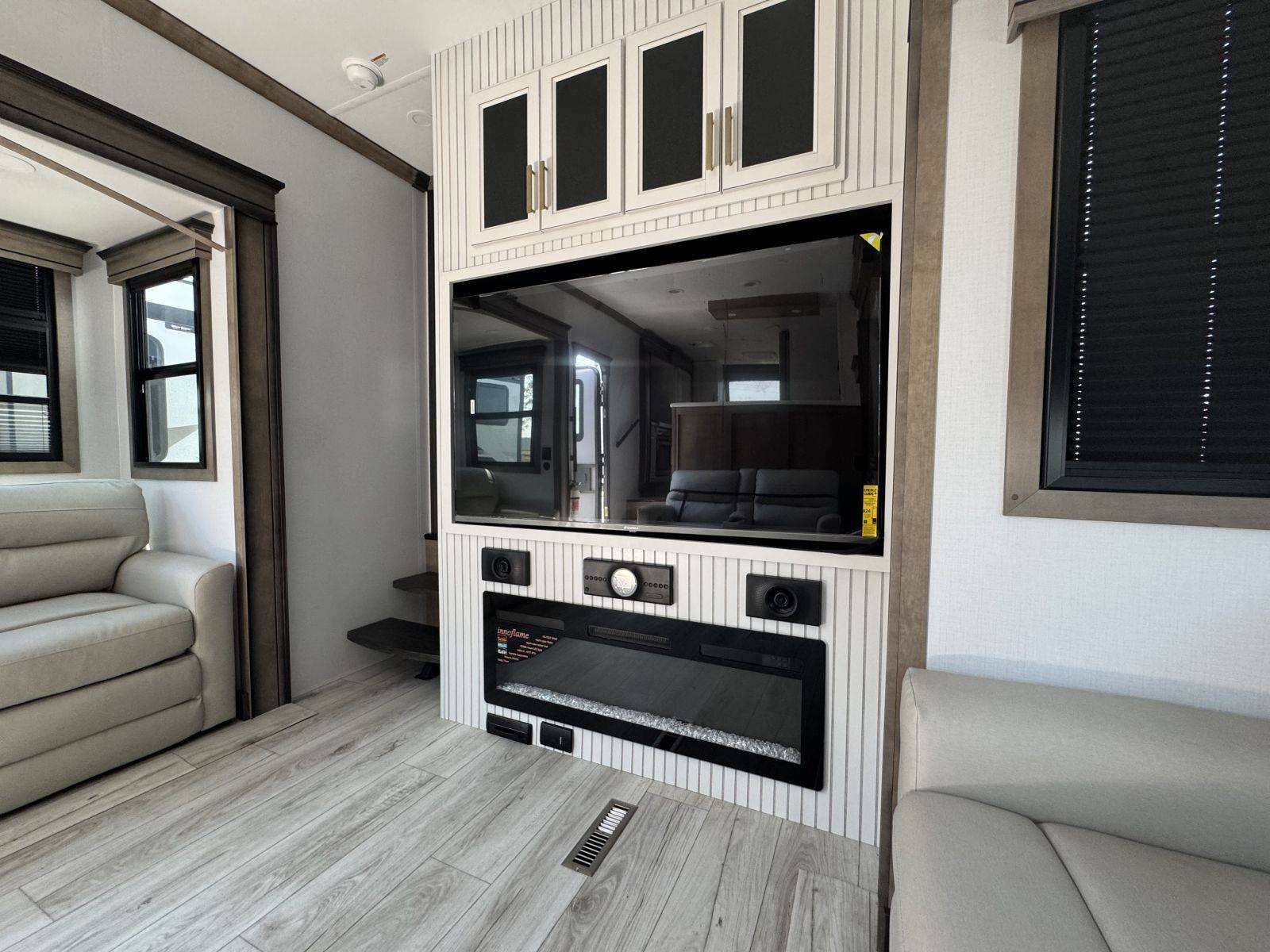 2026 Keystone RV 2026 Keystone RV Montana - thumbnail 26