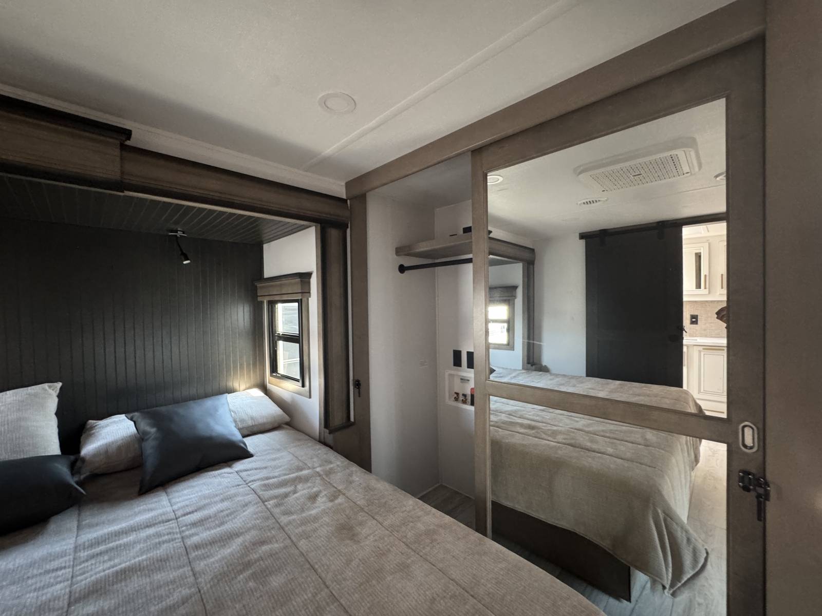 2026 Keystone RV 2026 Keystone RV Montana - thumbnail 30