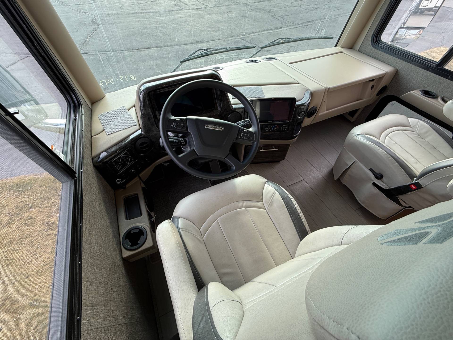 2022 Thor Motor Coach 2022 Thor Motor Coach Palazzo - thumbnail 28