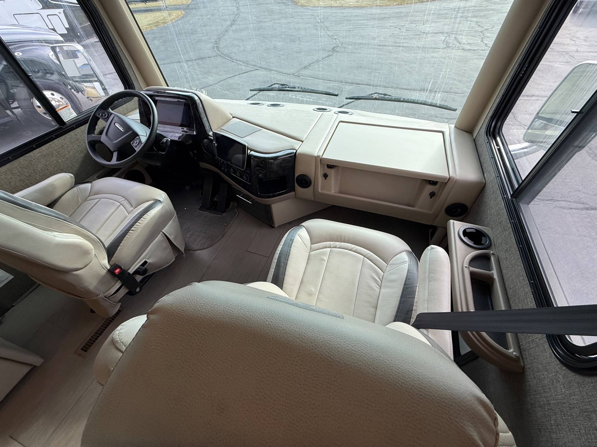 2022 Thor Motor Coach 2022 Thor Motor Coach Palazzo - thumbnail 29