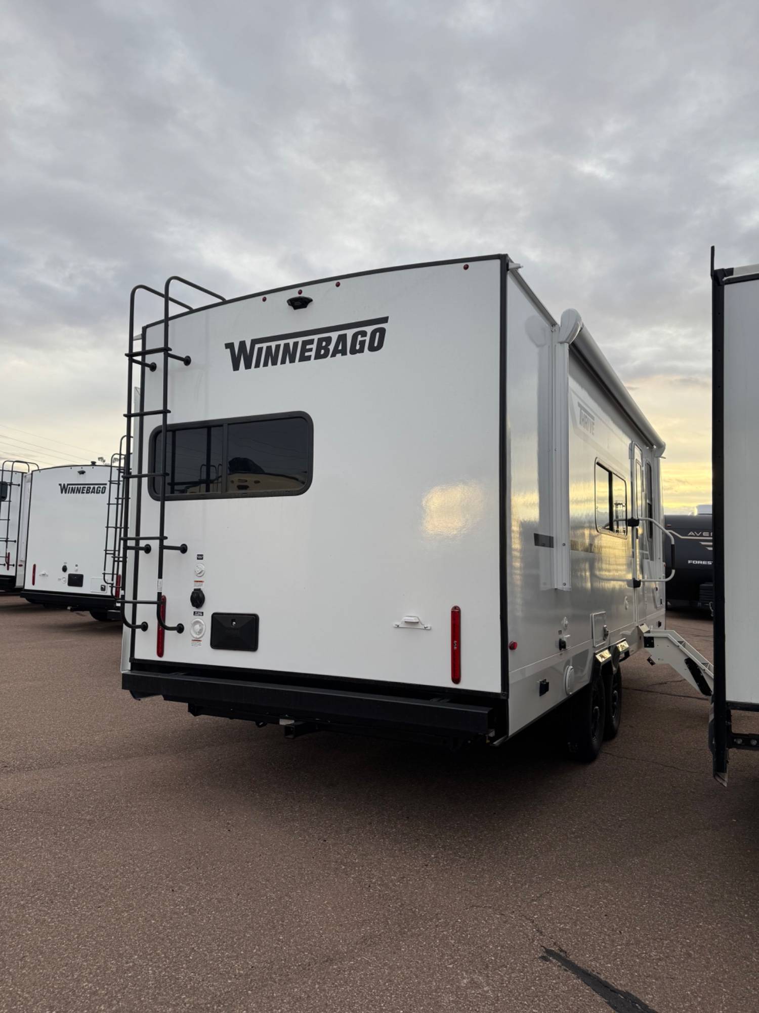 2026 Winnebago 2026 Winnebago Thrive - thumbnail 4