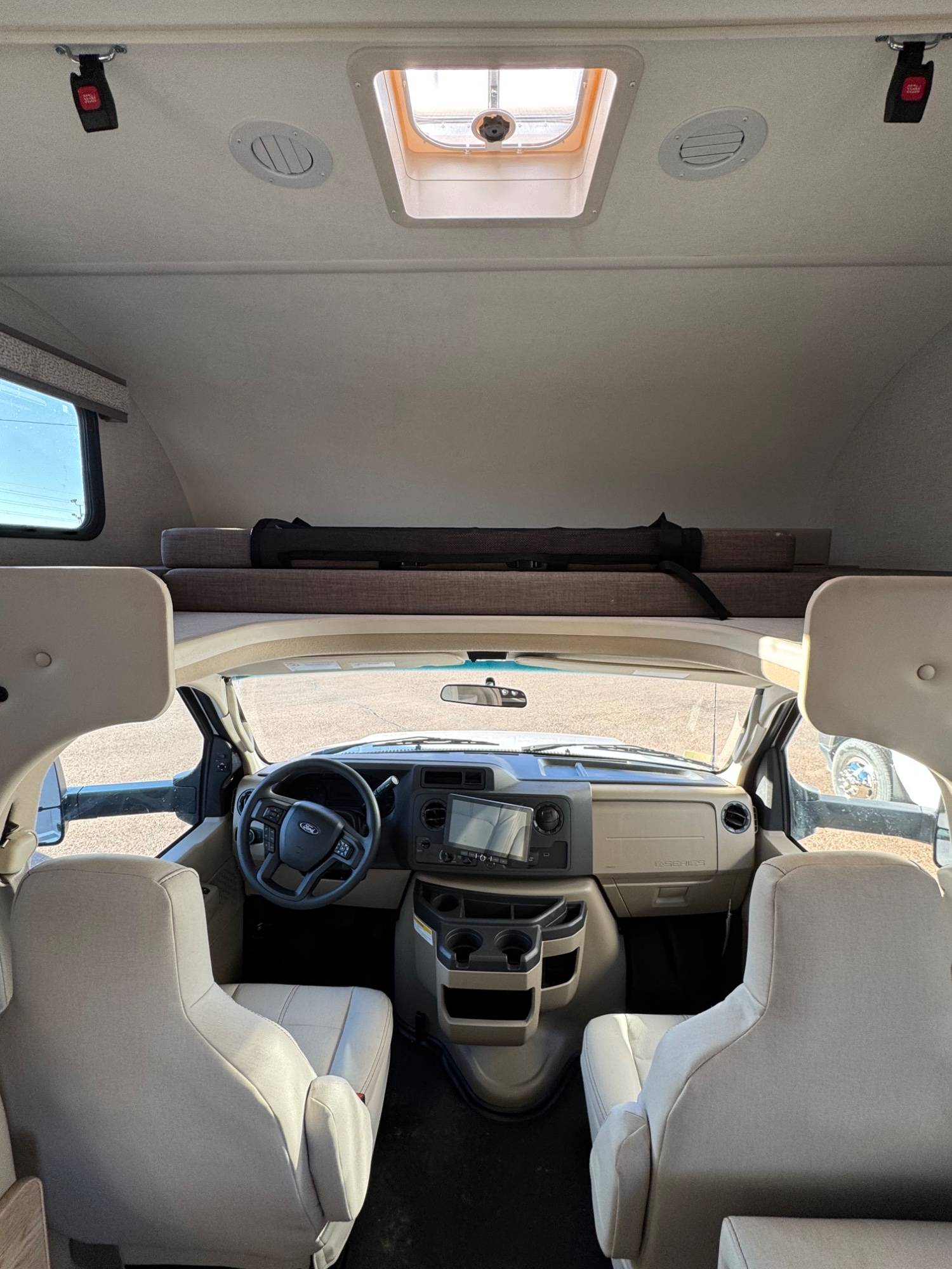 2026 Thor Motor Coach 2026 Thor Motor Coach Chateau - thumbnail 15