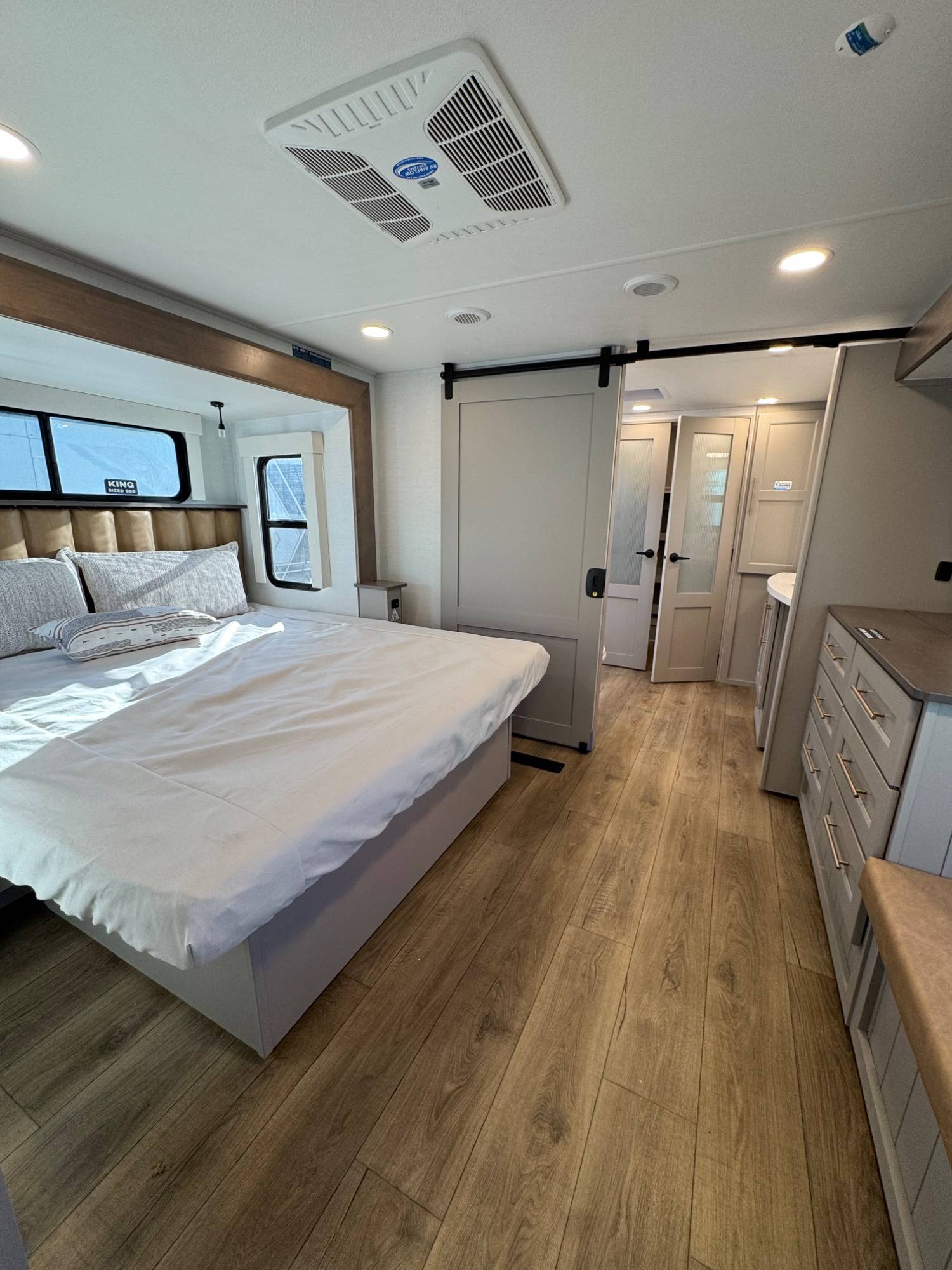 2025 Alliance RV 2025 Alliance RV Paradigm - thumbnail 19