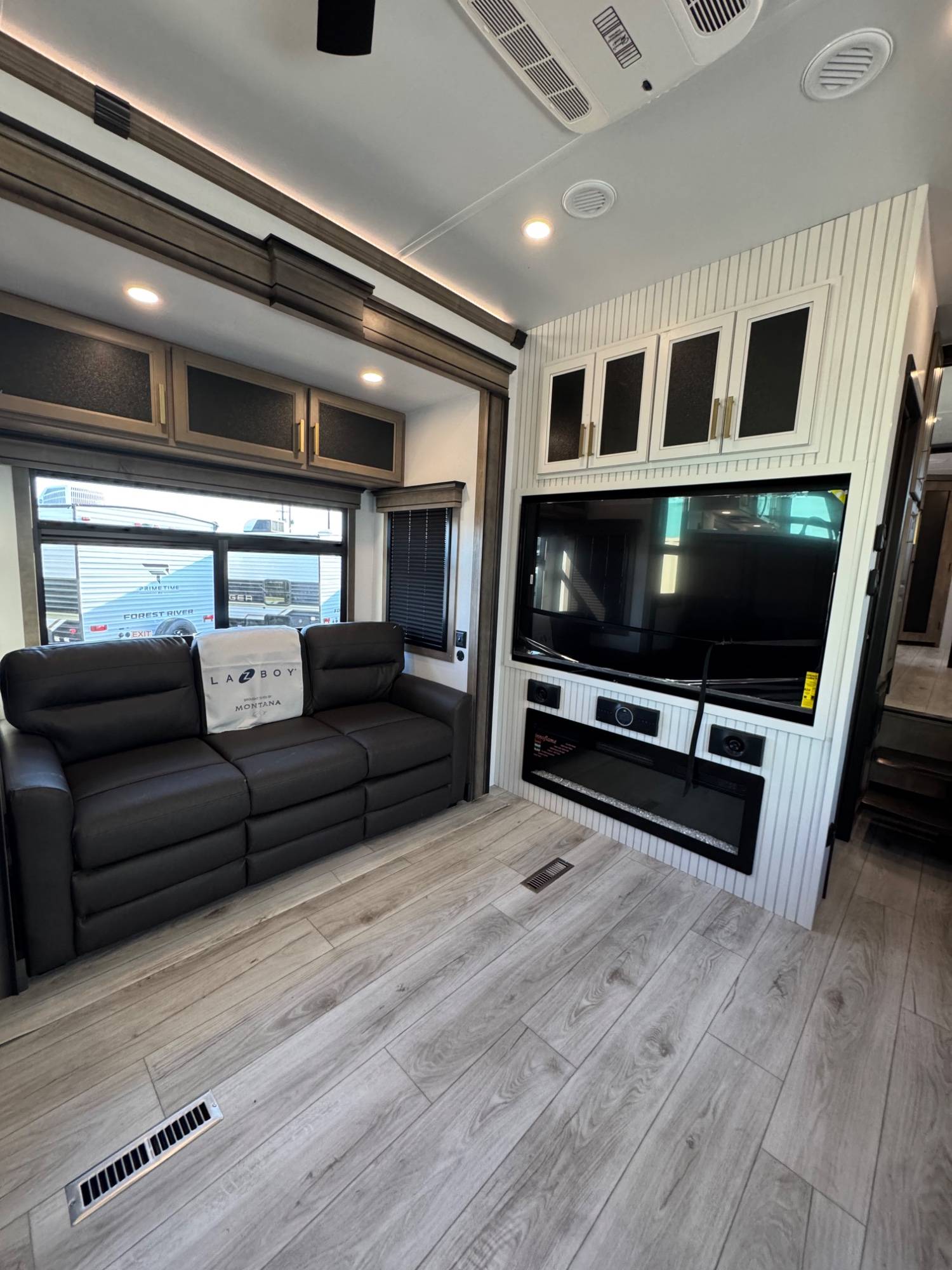 2026 Keystone RV 2026 Keystone RV Montana - thumbnail 15