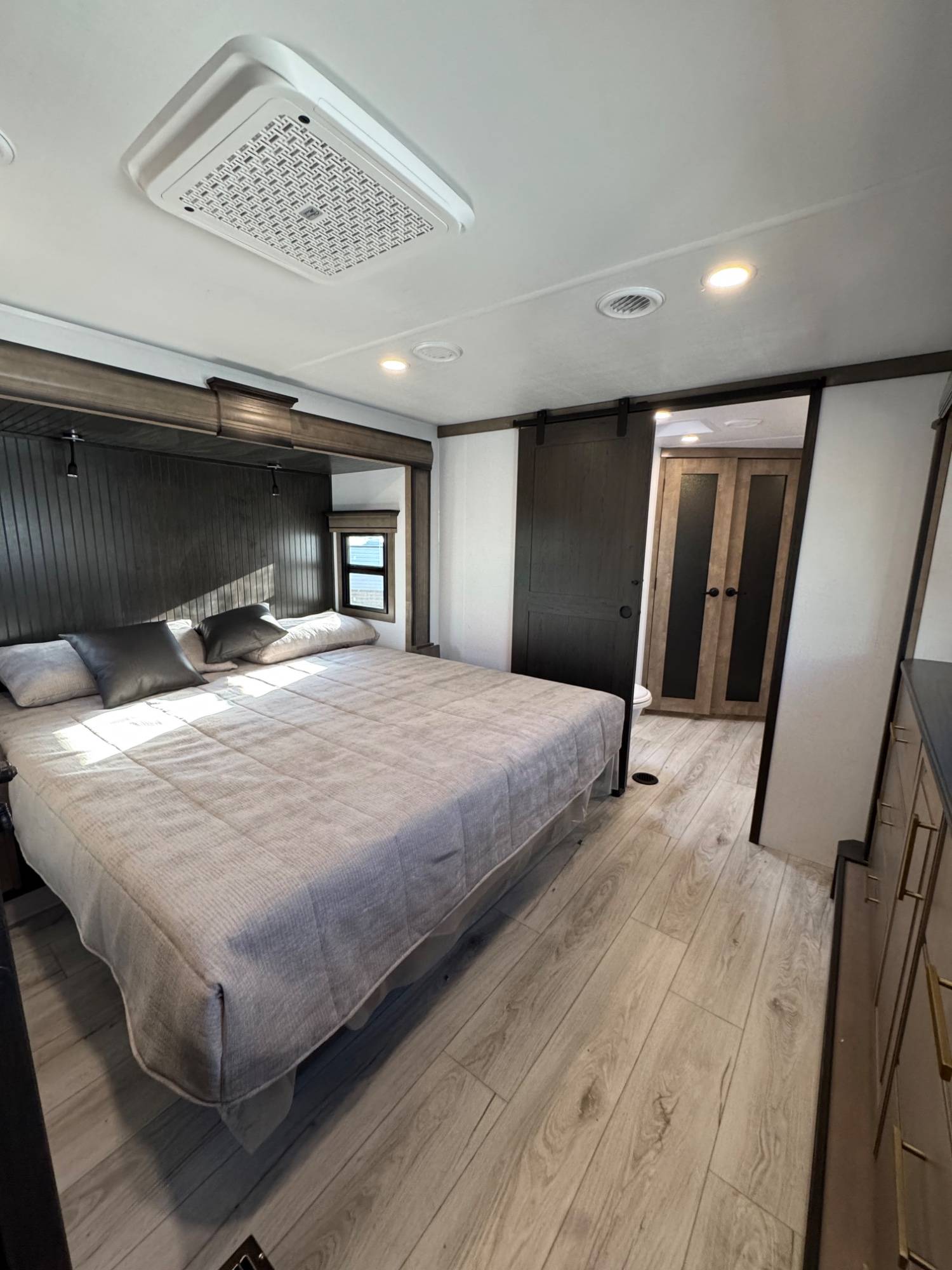 2026 Keystone RV 2026 Keystone RV Montana - thumbnail 22