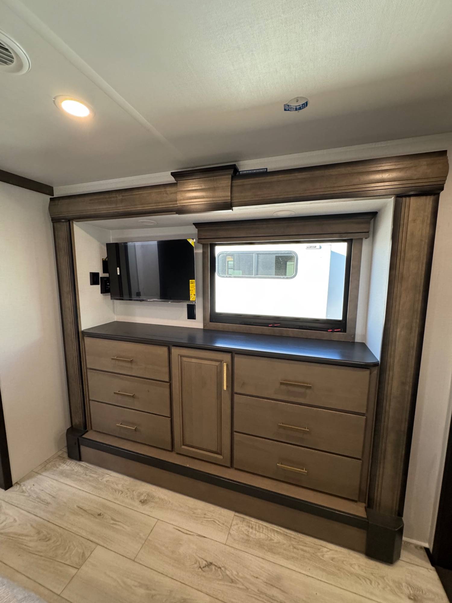 2026 Keystone RV 2026 Keystone RV Montana - thumbnail 24