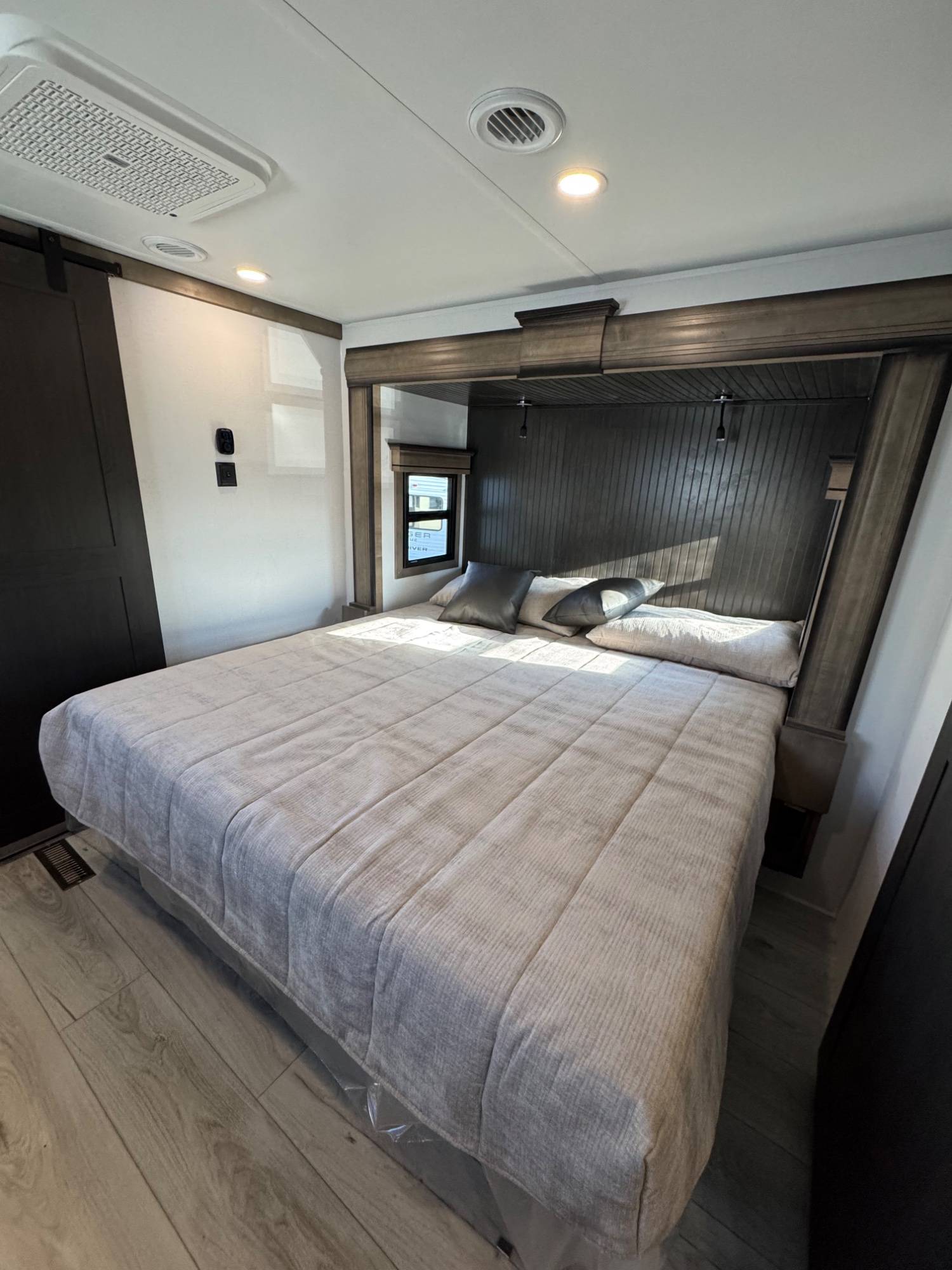 2026 Keystone RV 2026 Keystone RV Montana - thumbnail 25