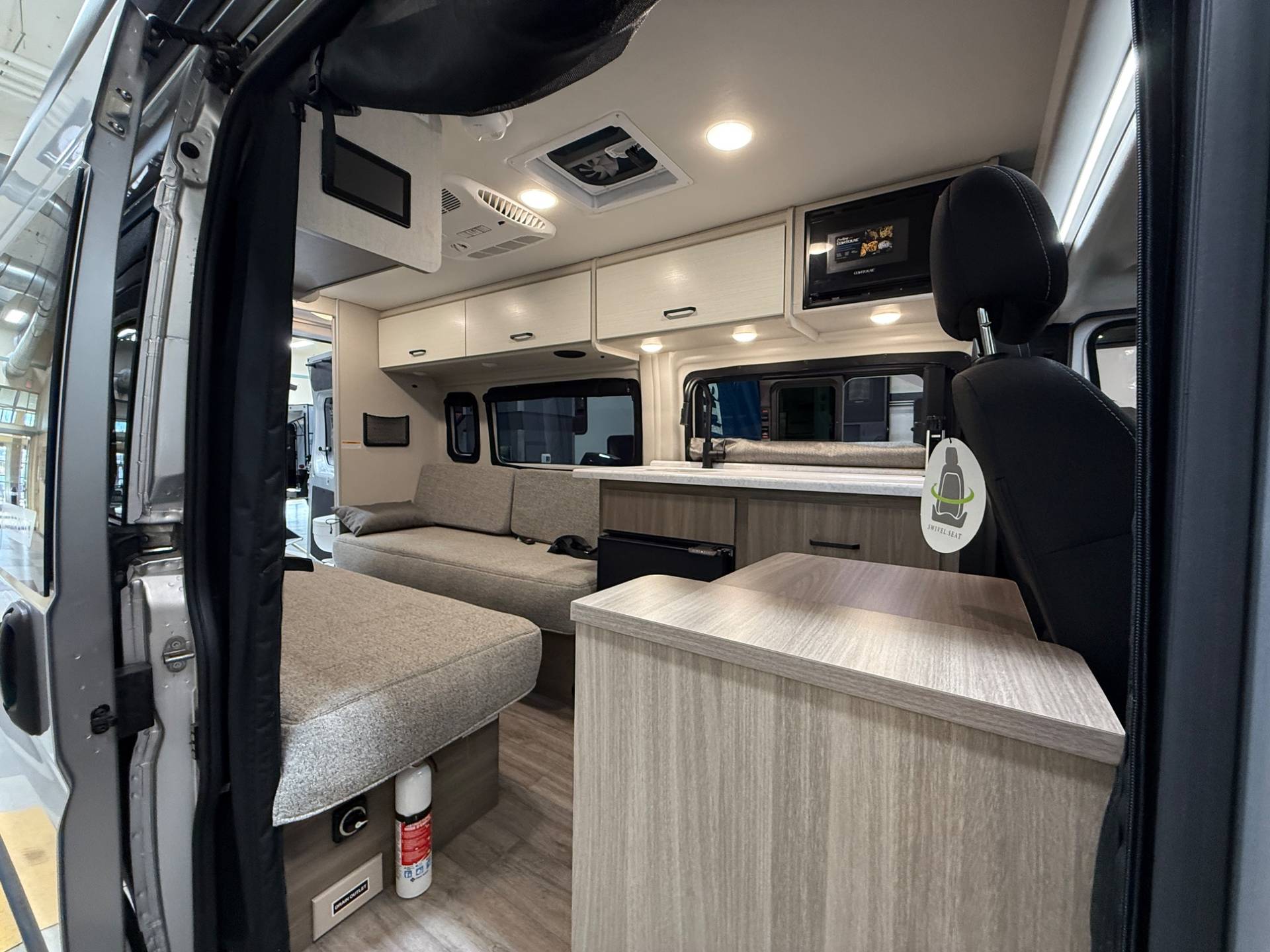 2026 Thor Motor Coach 2026 Thor Motor Coach Sequence - thumbnail 18