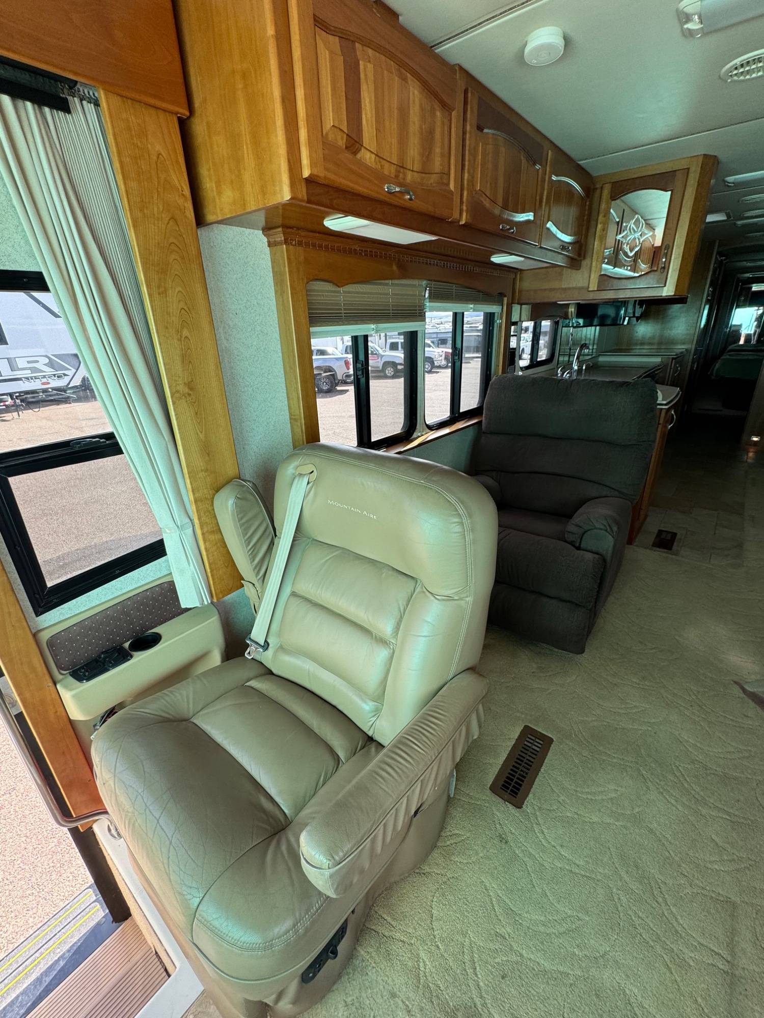 2006 Newmar 2006 Newmar Mountain Aire - thumbnail 6