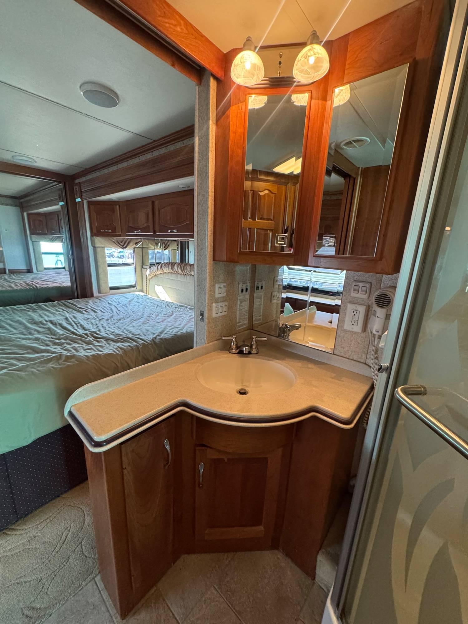 2006 Newmar 2006 Newmar Mountain Aire - thumbnail 17