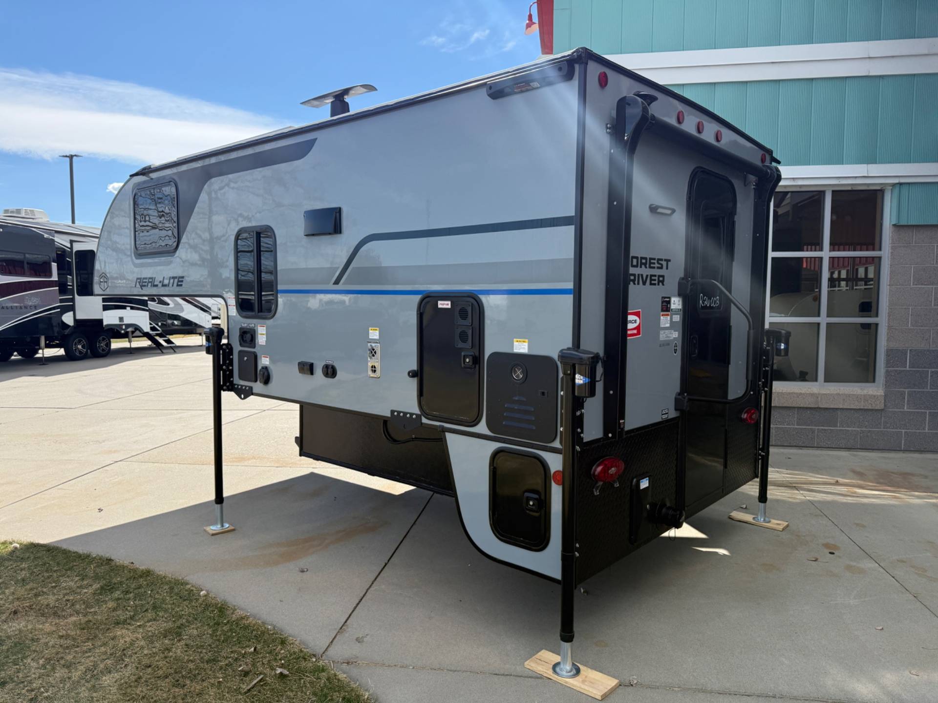 2026 Palomino 2026 Palomino Real-Lite - thumbnail 2