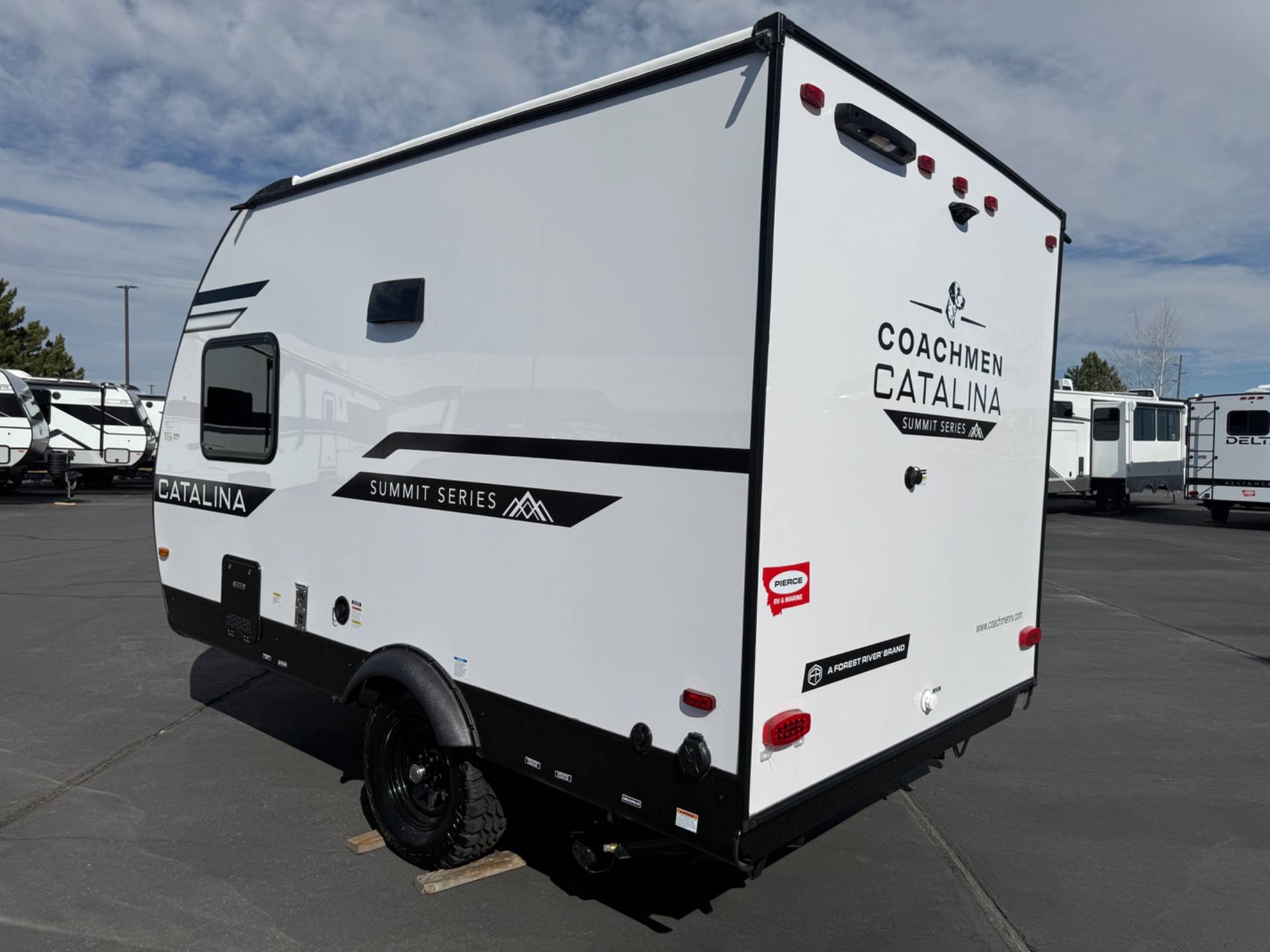 2026 Coachmen 2026 Coachmen Catalina Summit Series 7 - thumbnail 2