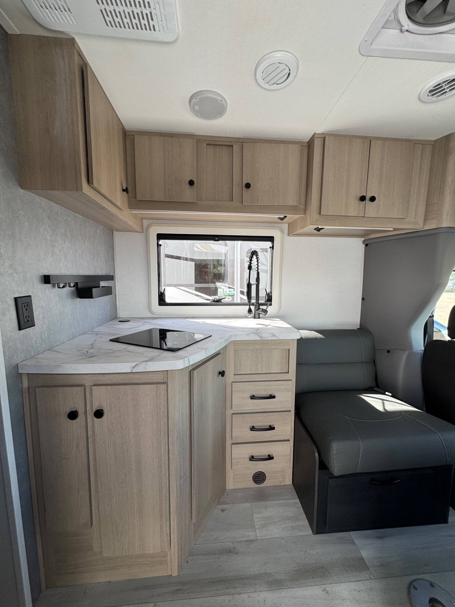 2026 Forest River RV 2026 Forest River RV Sunseeker - thumbnail 8