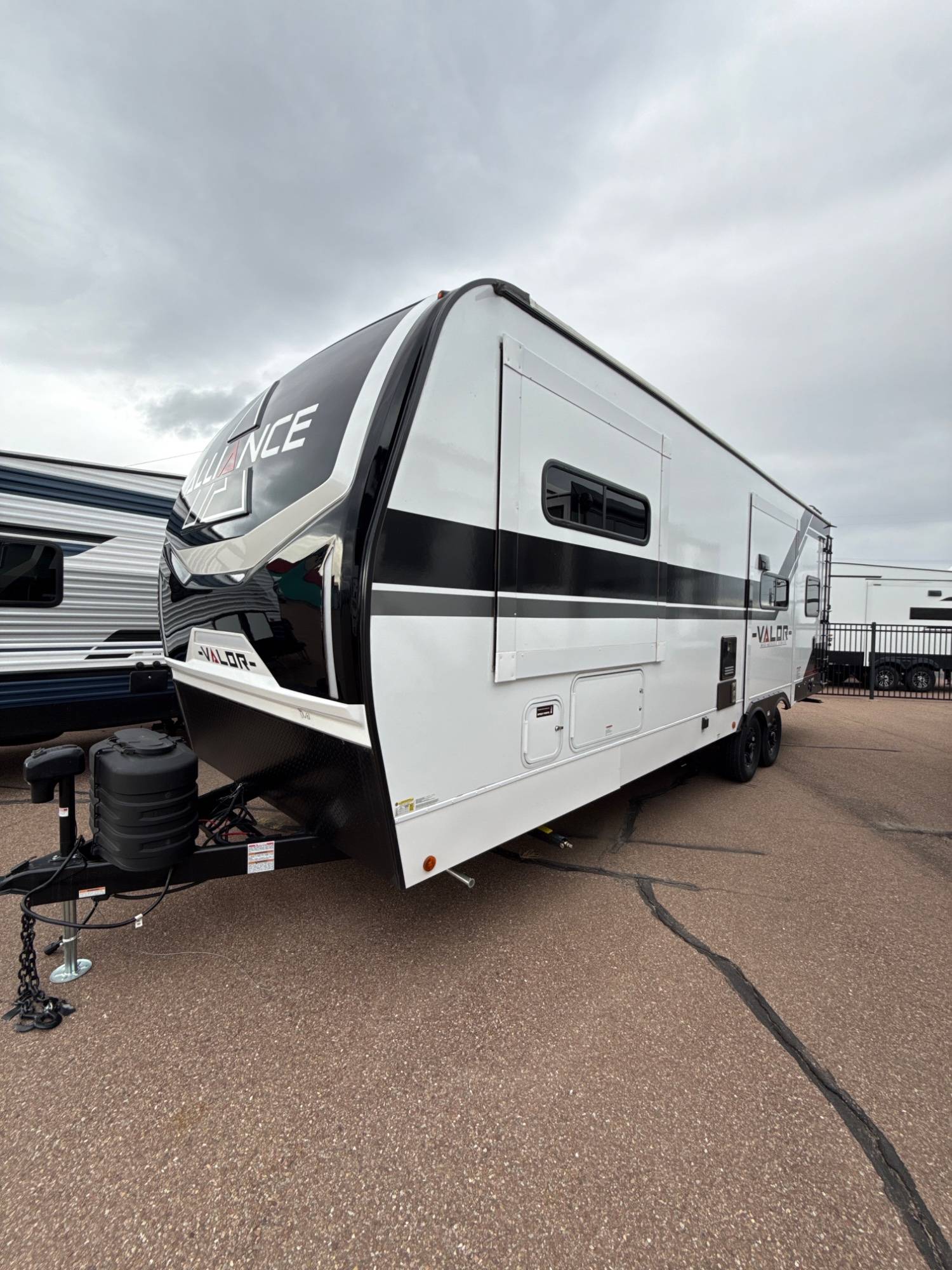 2026 Alliance RV 2026 Alliance RV Valor - thumbnail 4
