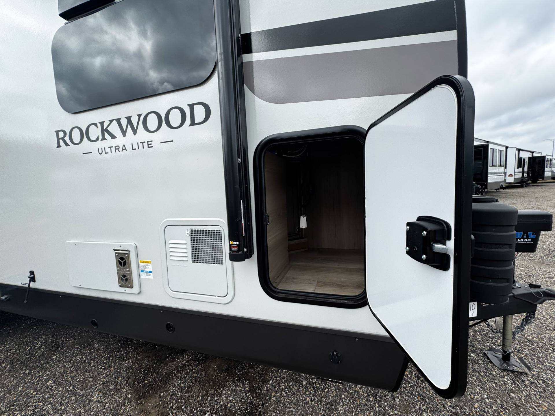 2026 Forest River 2026 Forest River Rockwood Ultra Lite - thumbnail 44