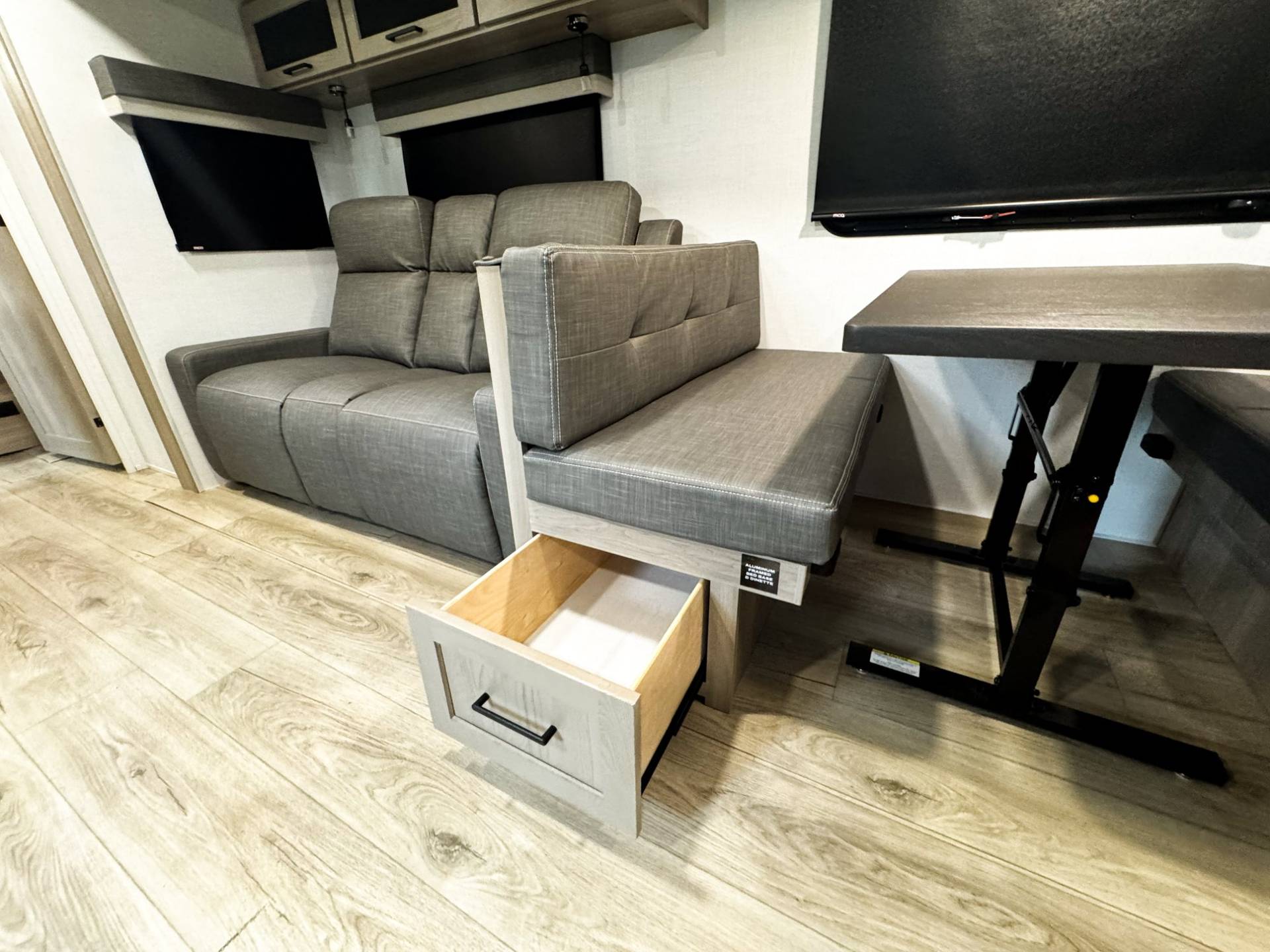 2026 Forest River 2026 Forest River Rockwood Ultra Lite - thumbnail 16