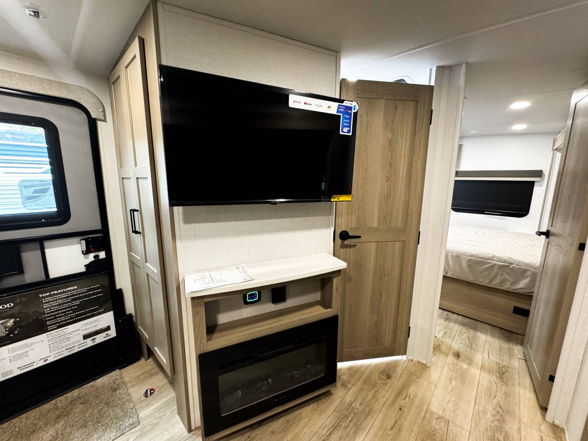 2026 Forest River 2026 Forest River Rockwood Ultra Lite - thumbnail 19