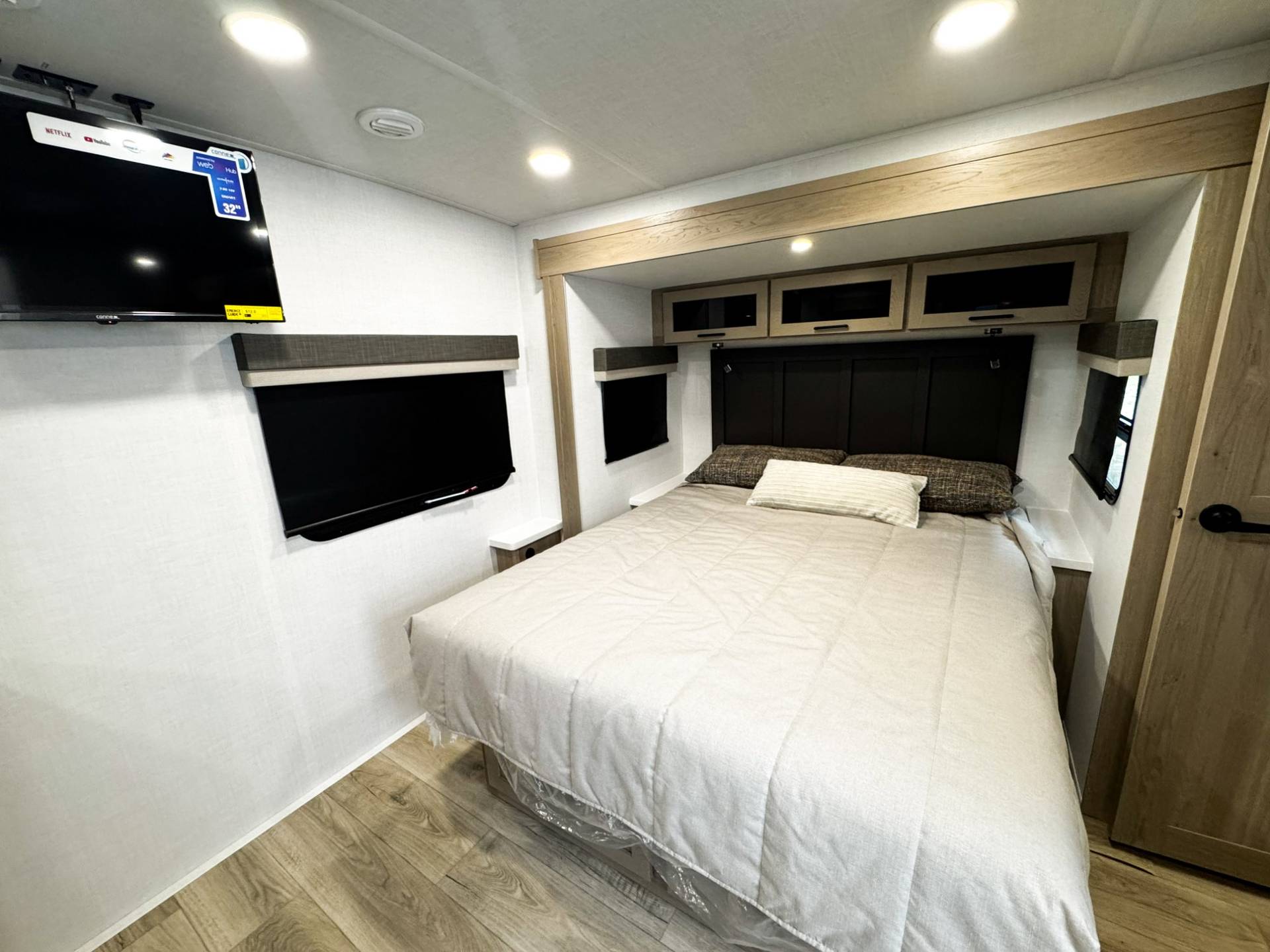 2026 Forest River 2026 Forest River Rockwood Ultra Lite - thumbnail 31