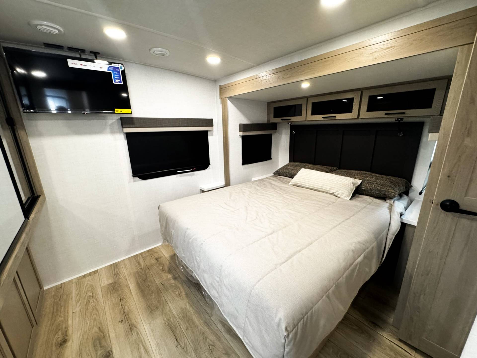 2026 Forest River 2026 Forest River Rockwood Ultra Lite - thumbnail 33