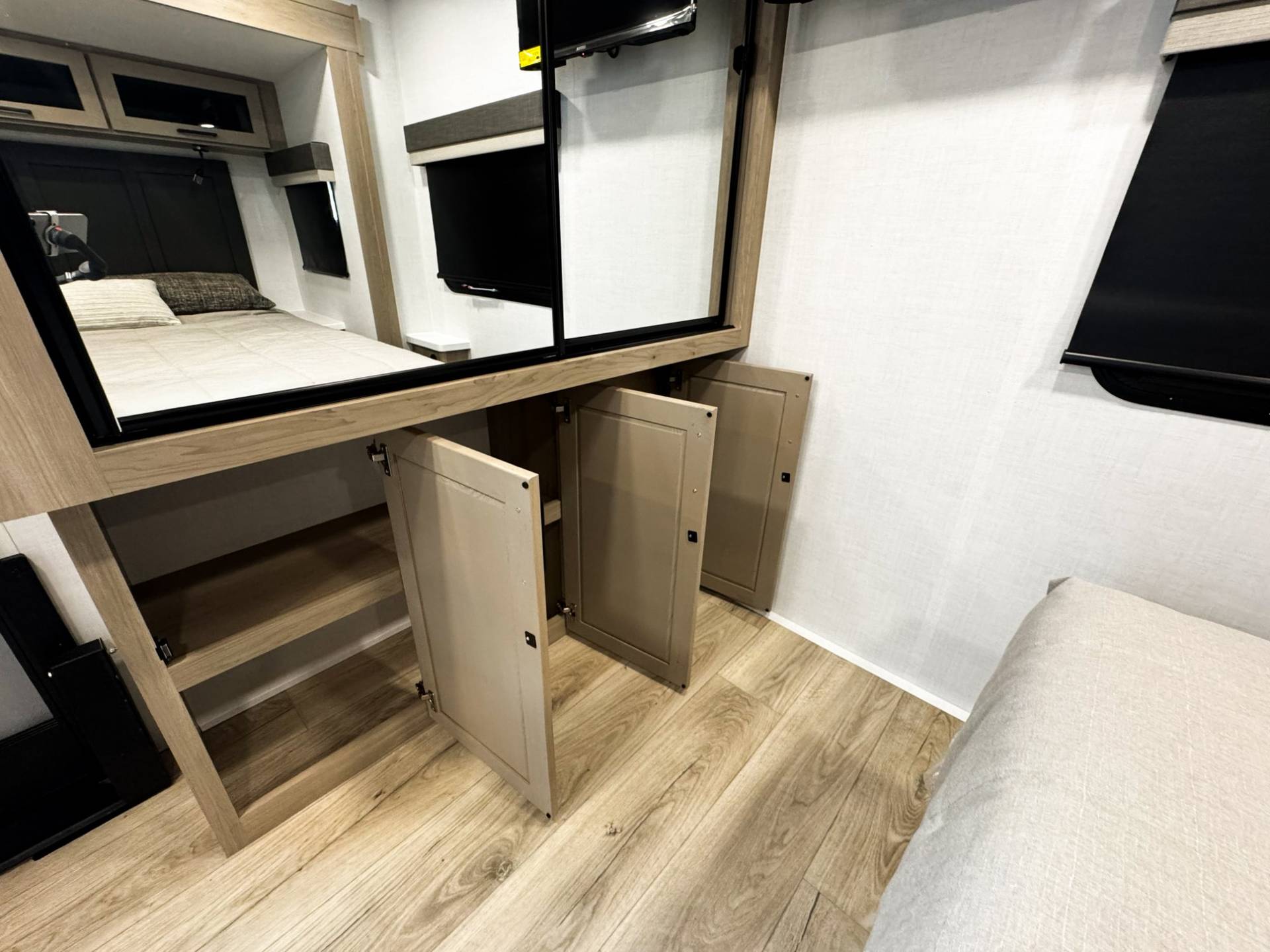 2026 Forest River 2026 Forest River Rockwood Ultra Lite - thumbnail 35