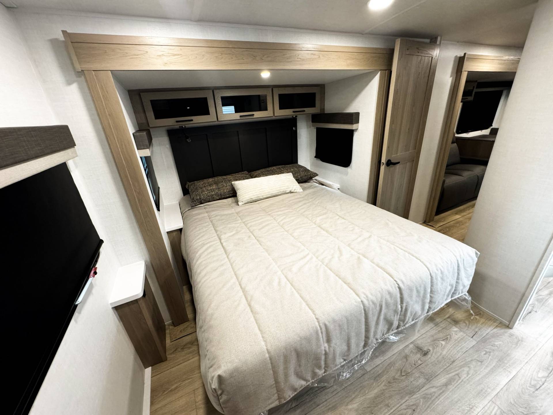 2026 Forest River 2026 Forest River Rockwood Ultra Lite - thumbnail 38