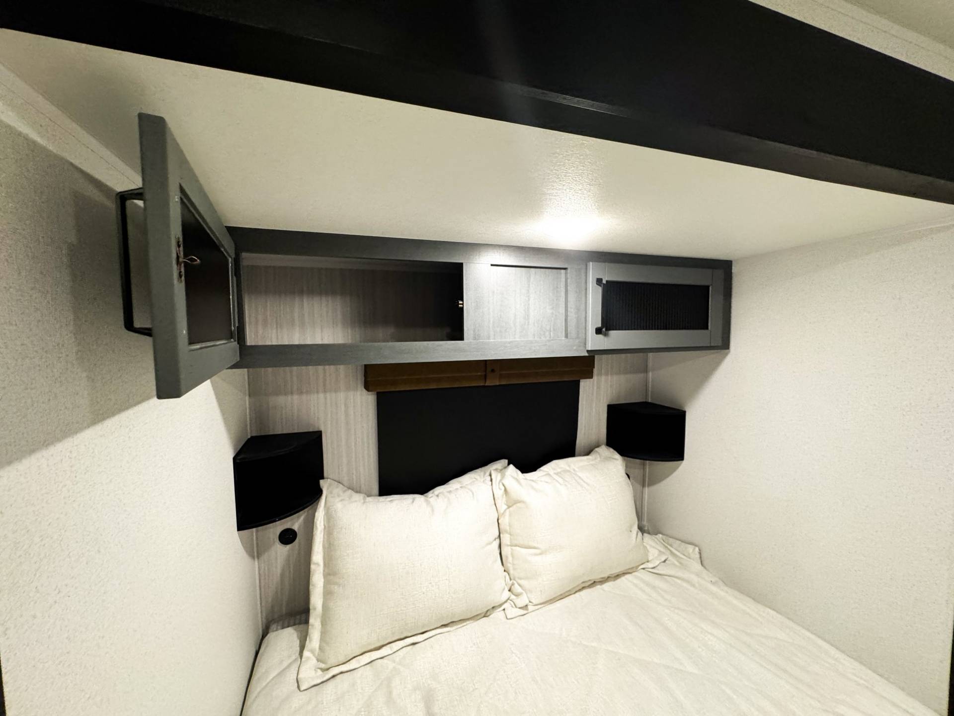 2026 Forest River 2026 Forest River Rockwood Ultra Lite - thumbnail 42