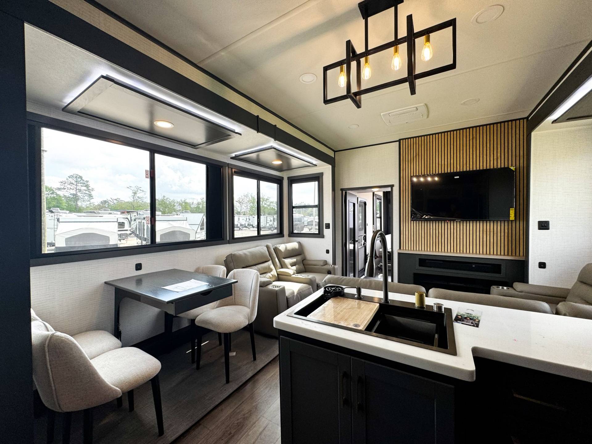 2026 Forest River 2026 Forest River Xlr Nitro Toy Hauler - thumbnail 4