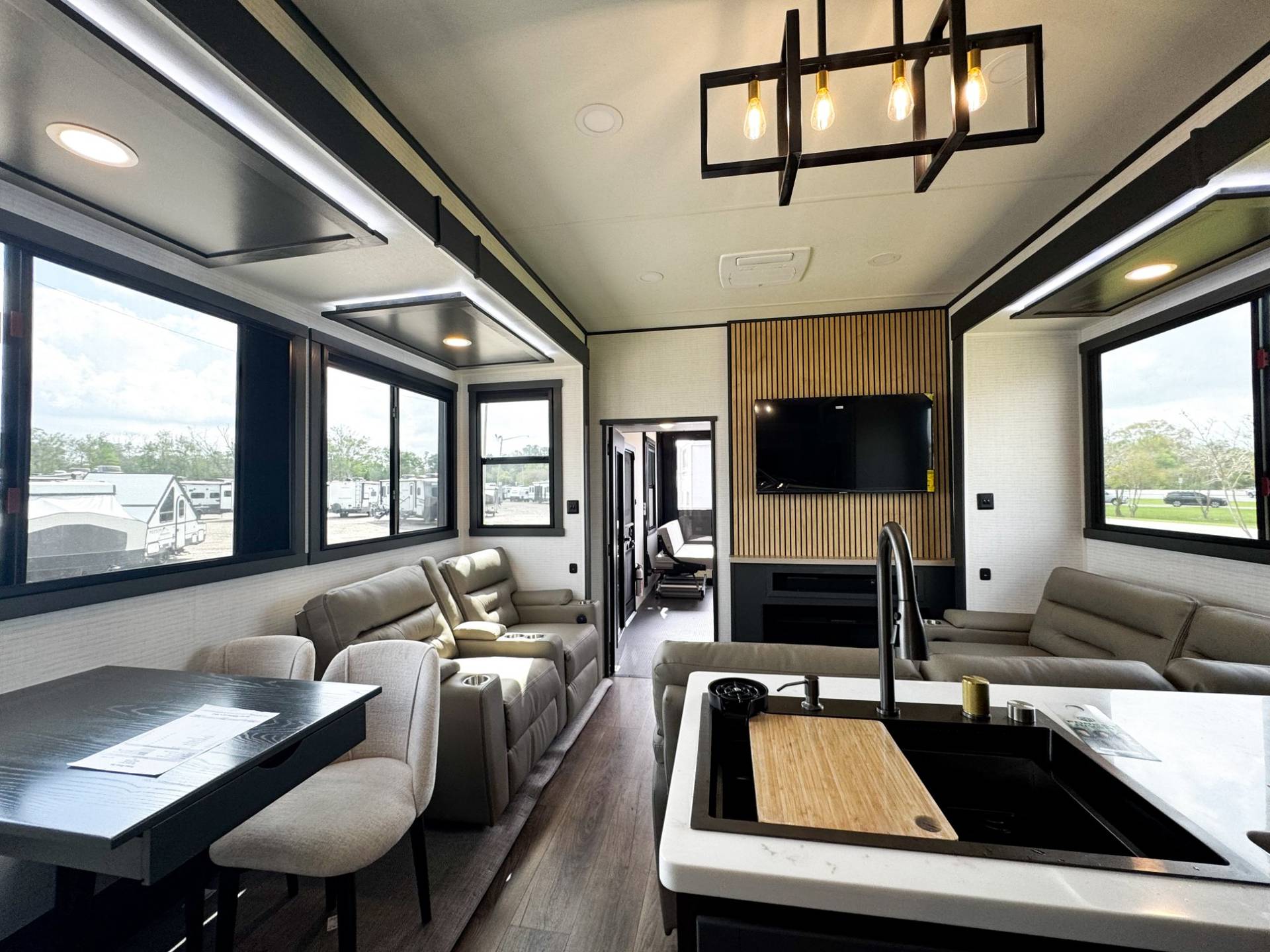 2026 Forest River 2026 Forest River Xlr Nitro Toy Hauler - thumbnail 5