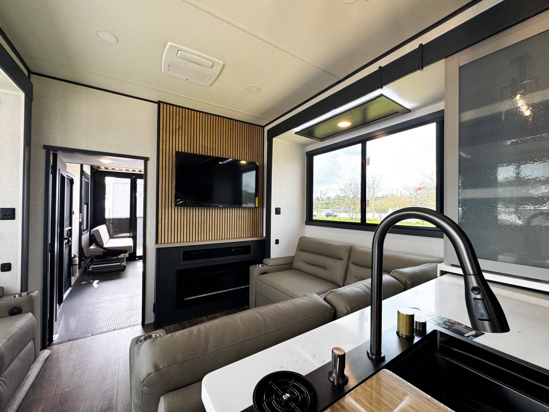 2026 Forest River 2026 Forest River Xlr Nitro Toy Hauler - thumbnail 10