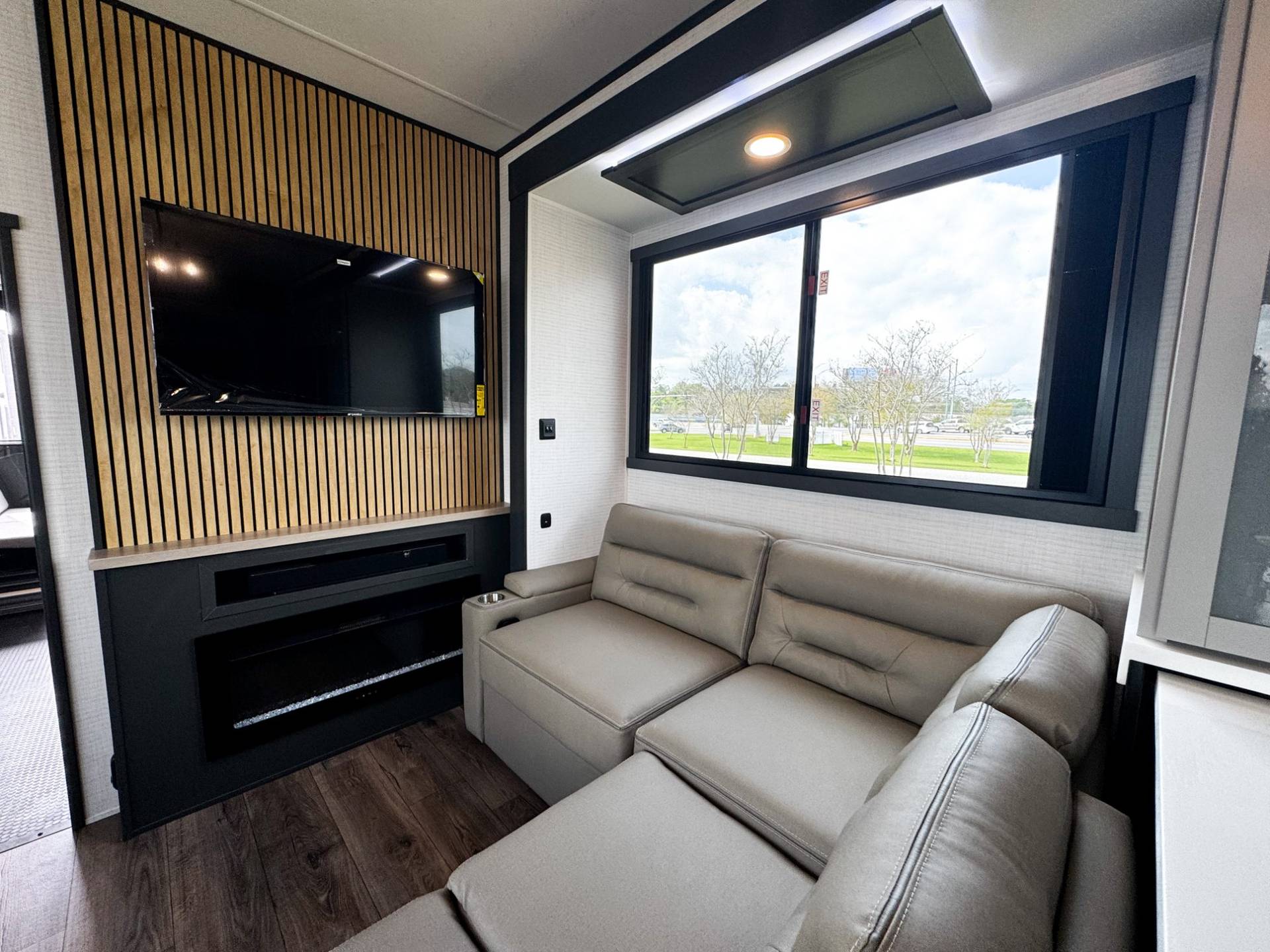 2026 Forest River 2026 Forest River Xlr Nitro Toy Hauler - thumbnail 12