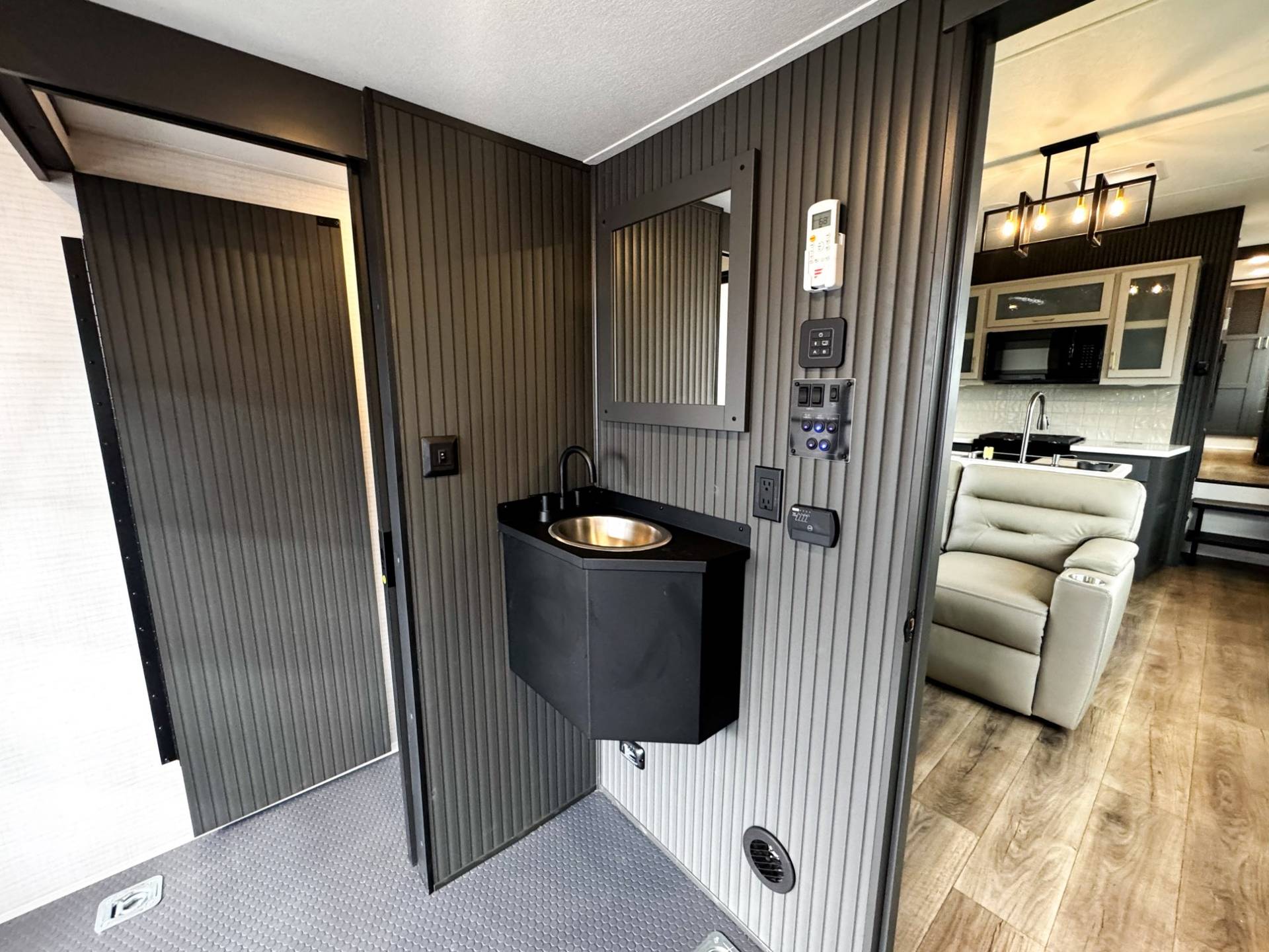 2026 Forest River 2026 Forest River Xlr Nitro Toy Hauler - thumbnail 64