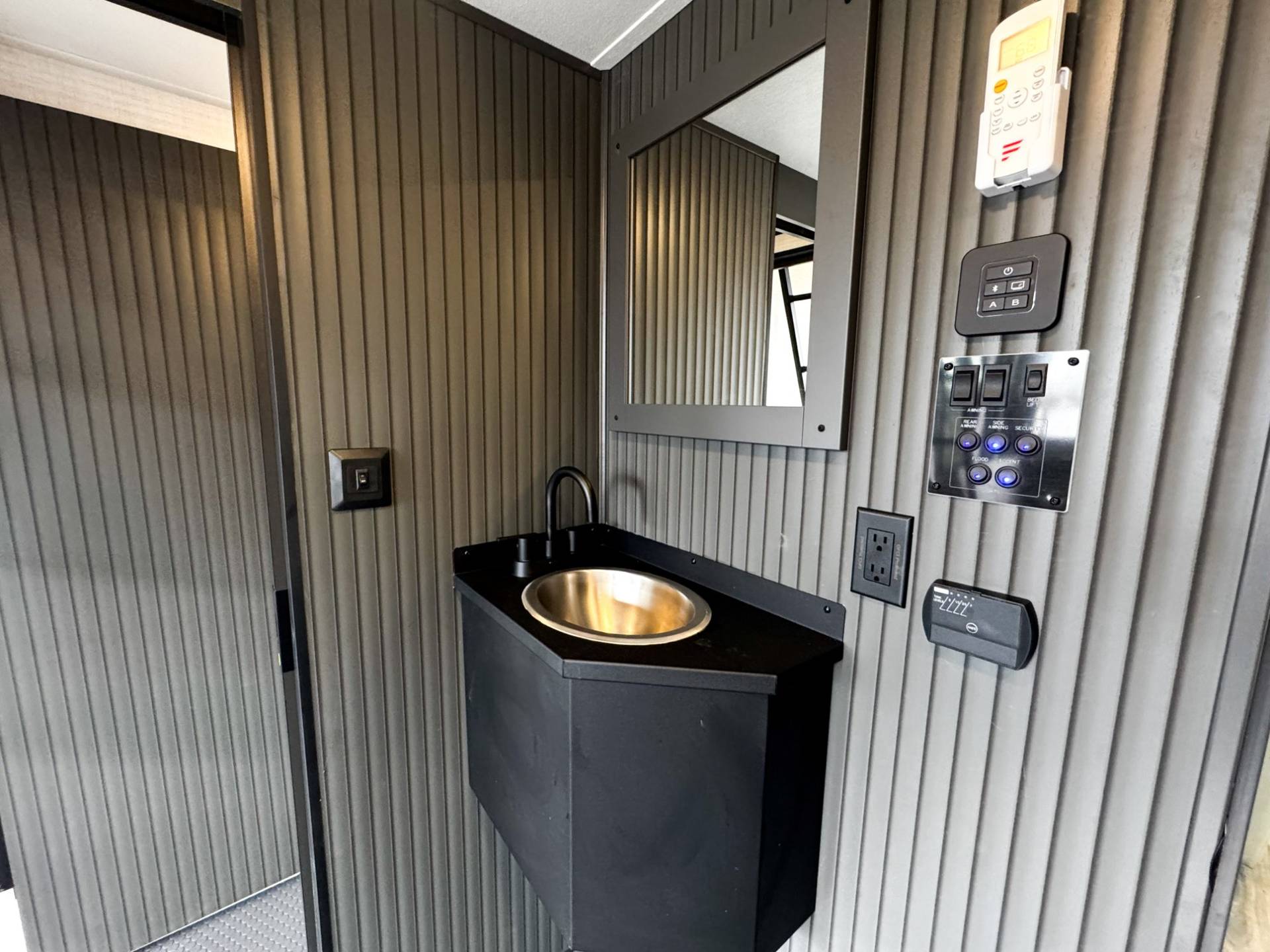 2026 Forest River 2026 Forest River Xlr Nitro Toy Hauler - thumbnail 65