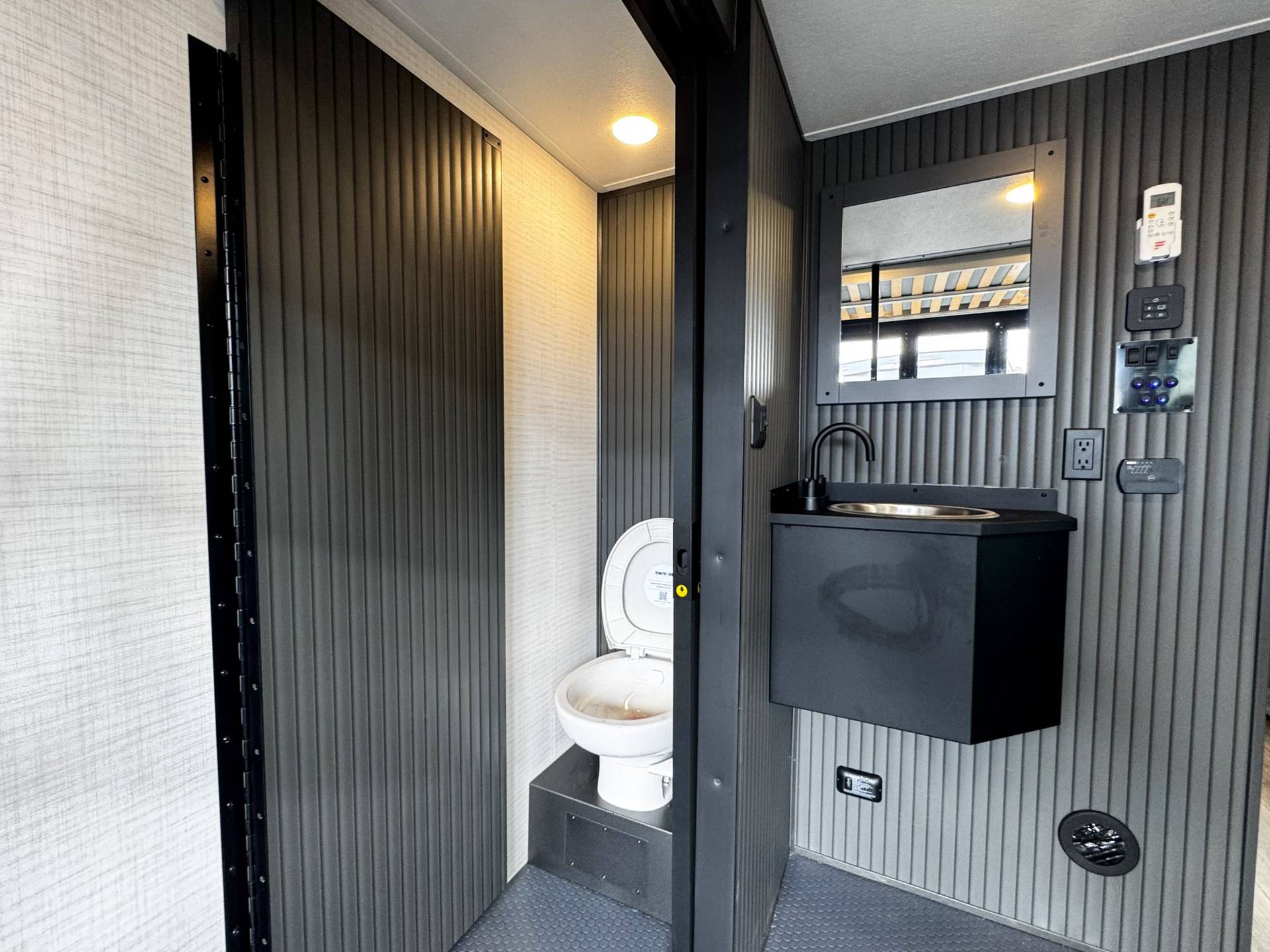 2026 Forest River 2026 Forest River Xlr Nitro Toy Hauler - thumbnail 66