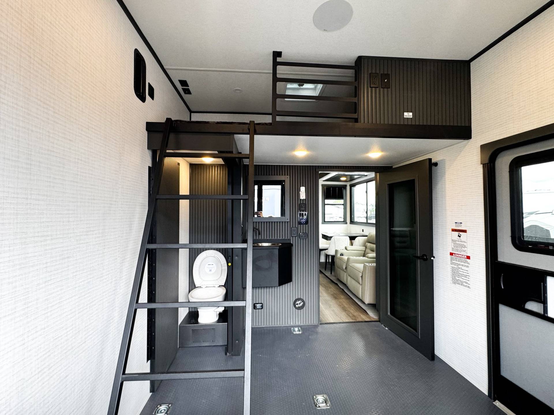 2026 Forest River 2026 Forest River Xlr Nitro Toy Hauler - thumbnail 69