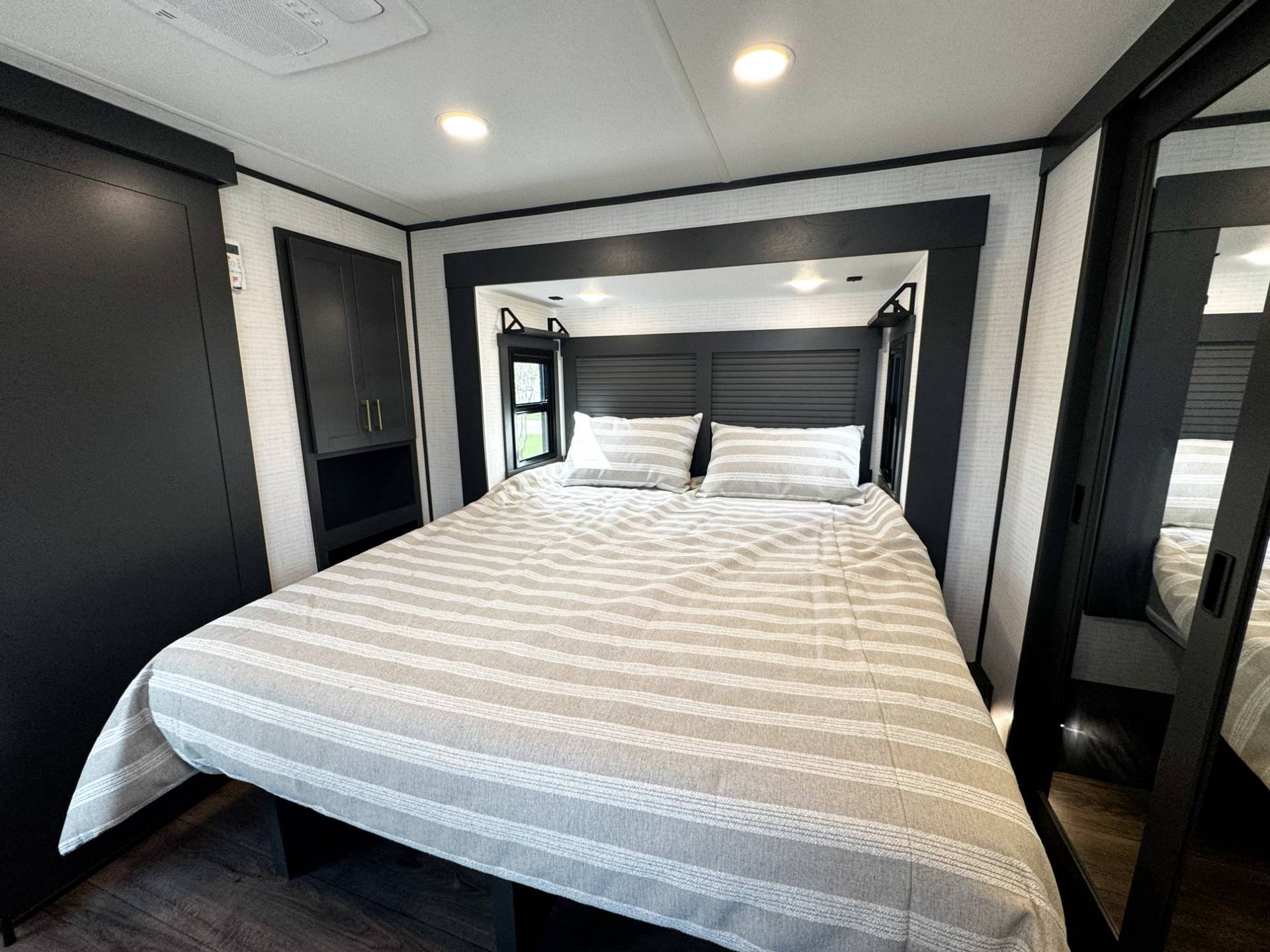 2026 Forest River 2026 Forest River Xlr Nitro Toy Hauler - thumbnail 28