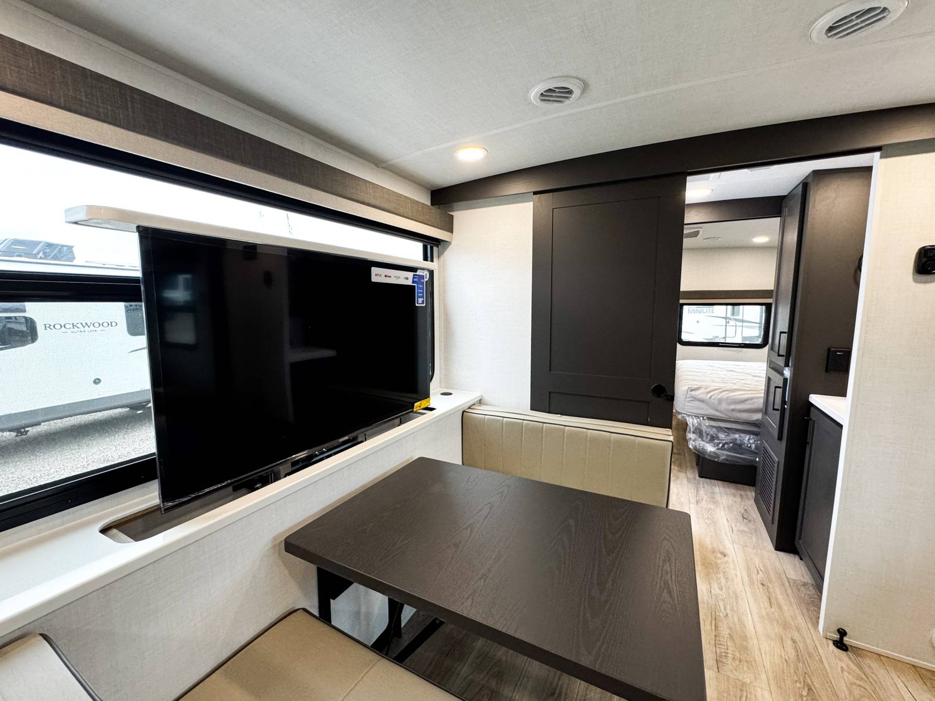 2026 Forest River 2026 Forest River Rockwood Ultra Lite - thumbnail 18