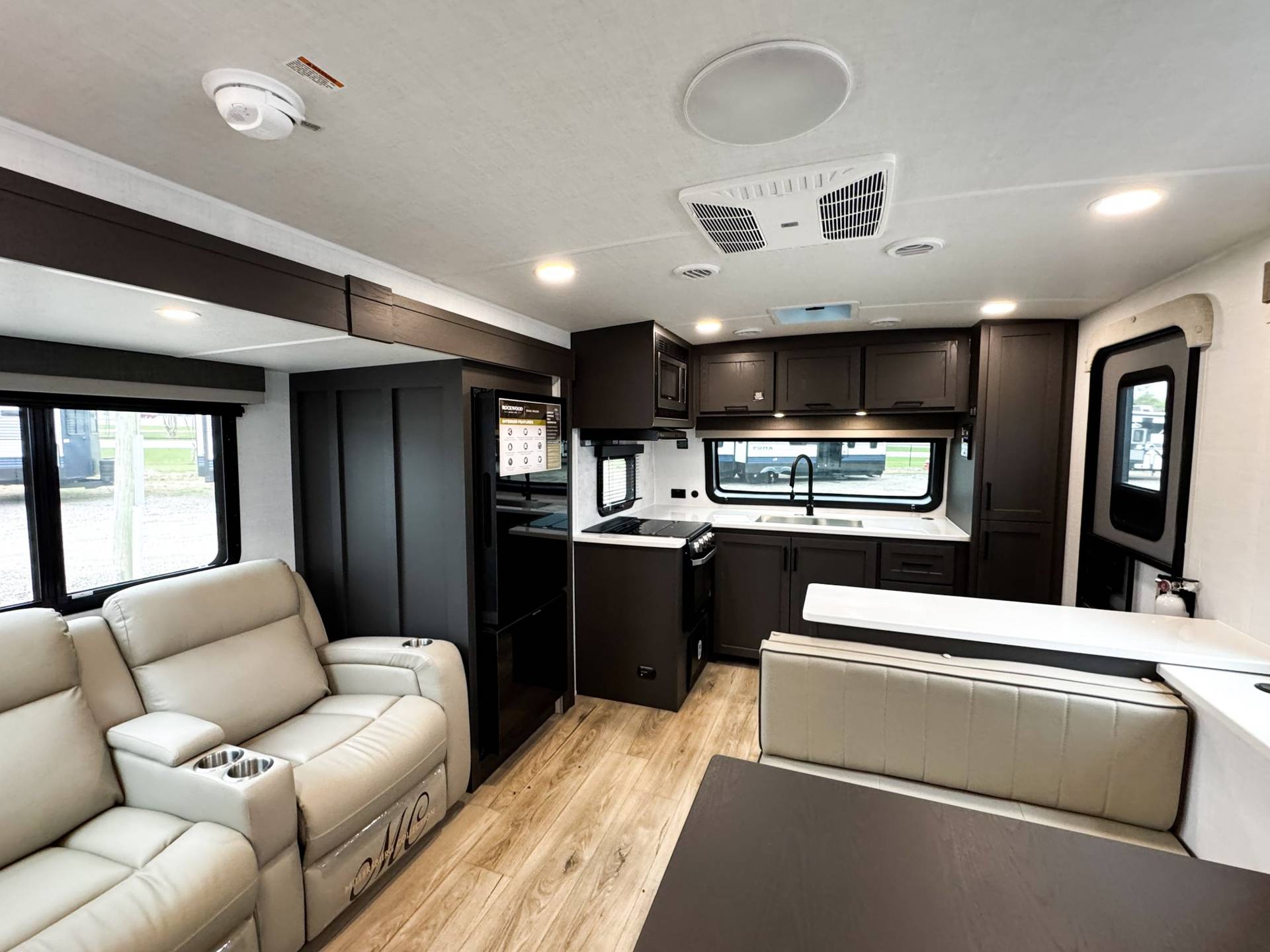 2026 Forest River 2026 Forest River Rockwood Ultra Lite - thumbnail 21