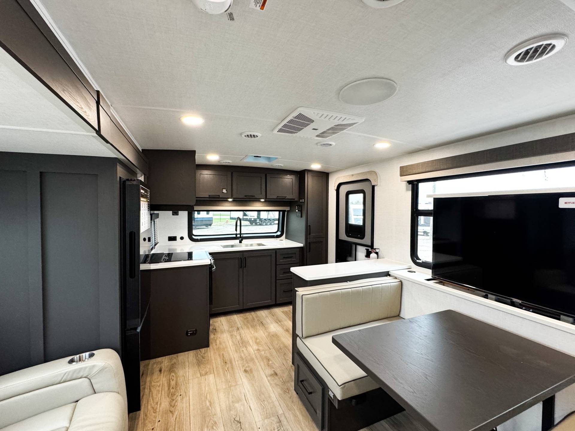 2026 Forest River 2026 Forest River Rockwood Ultra Lite - thumbnail 22