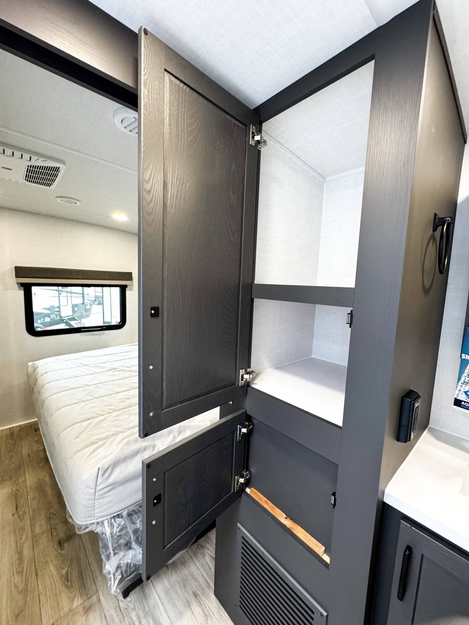 2026 Forest River 2026 Forest River Rockwood Ultra Lite - thumbnail 28