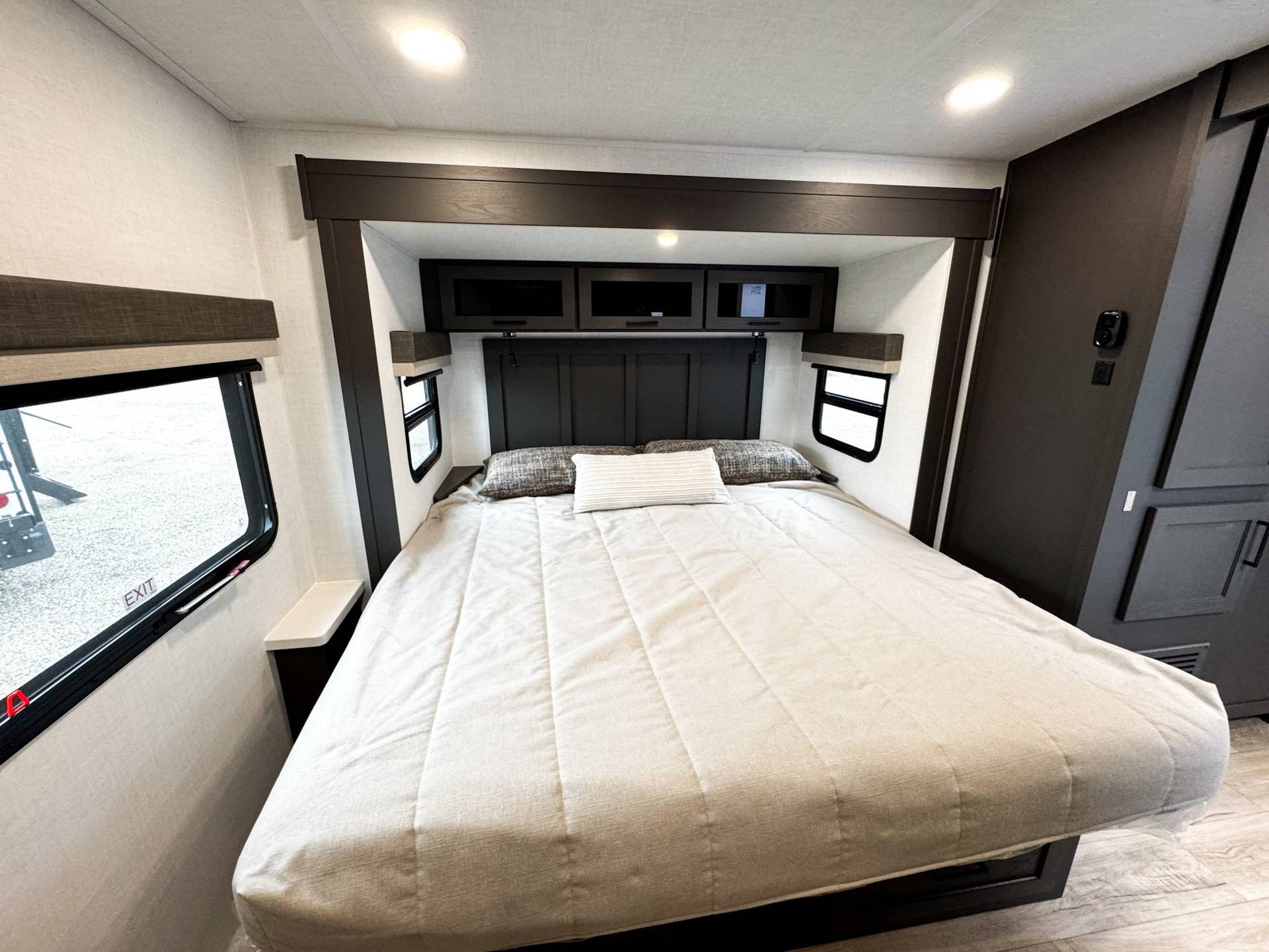 2026 Forest River 2026 Forest River Rockwood Ultra Lite - thumbnail 31