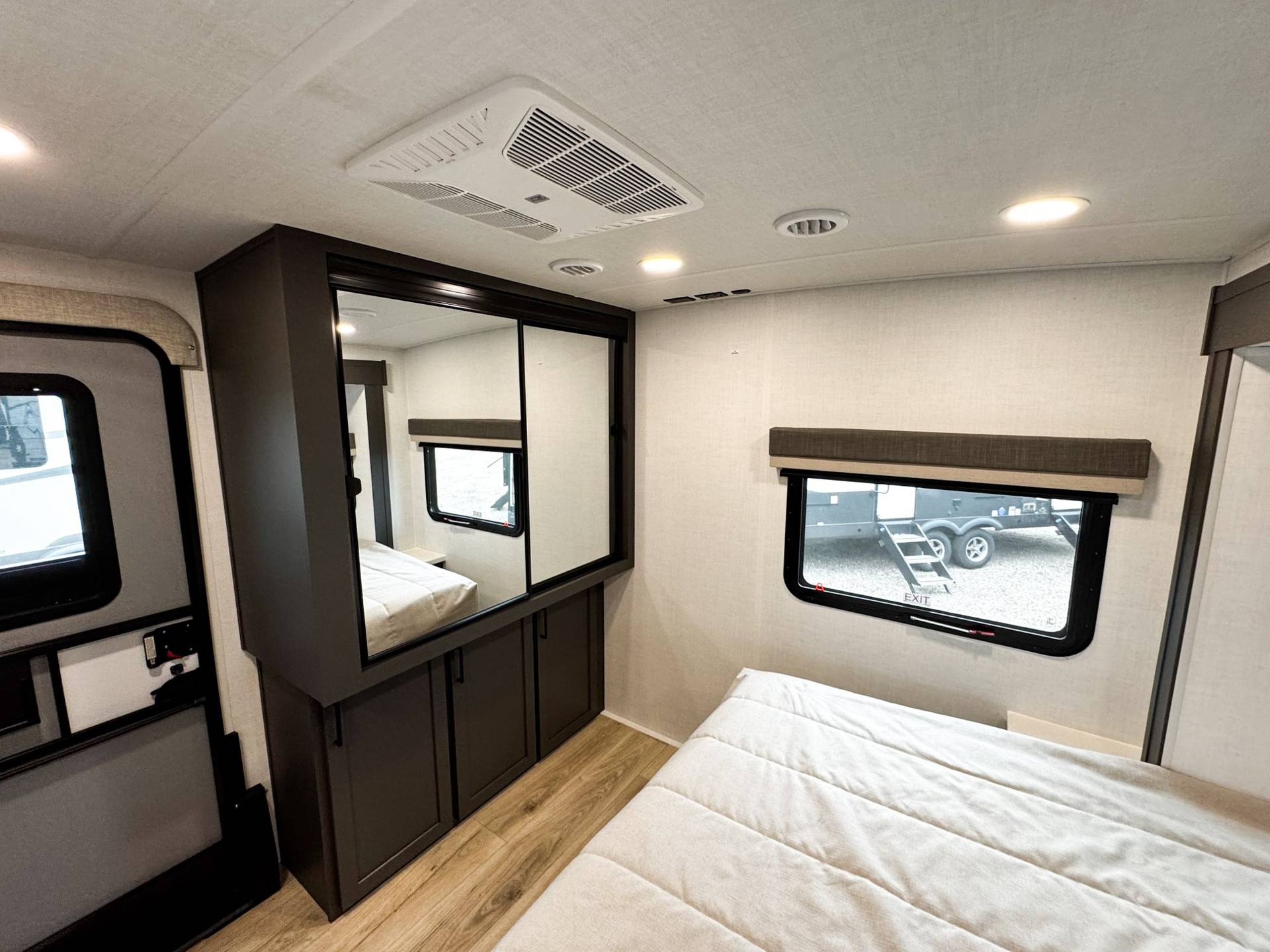 2026 Forest River 2026 Forest River Rockwood Ultra Lite - thumbnail 33