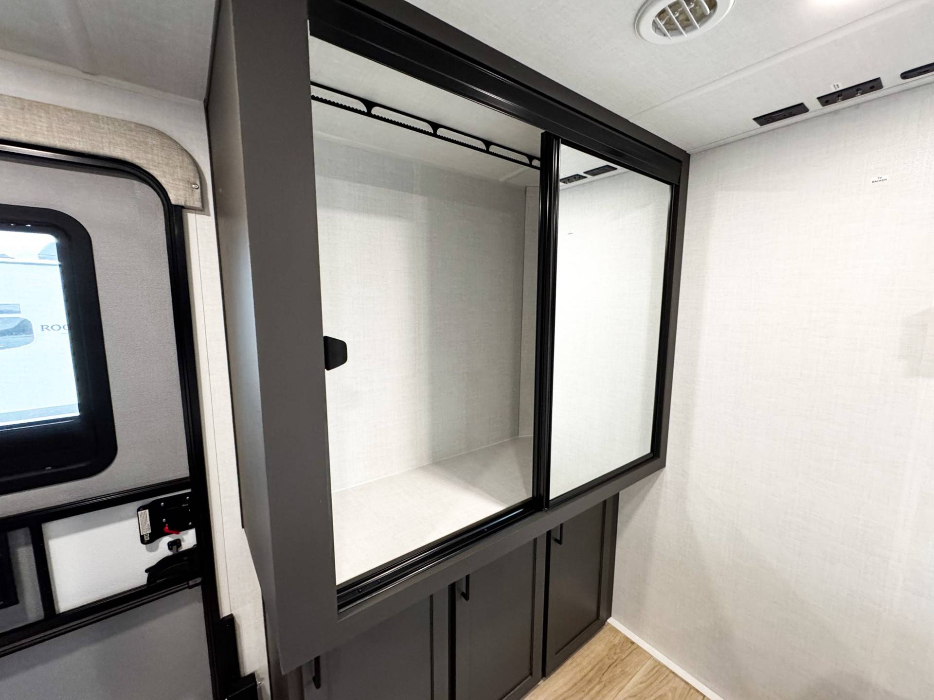 2026 Forest River 2026 Forest River Rockwood Ultra Lite - thumbnail 34