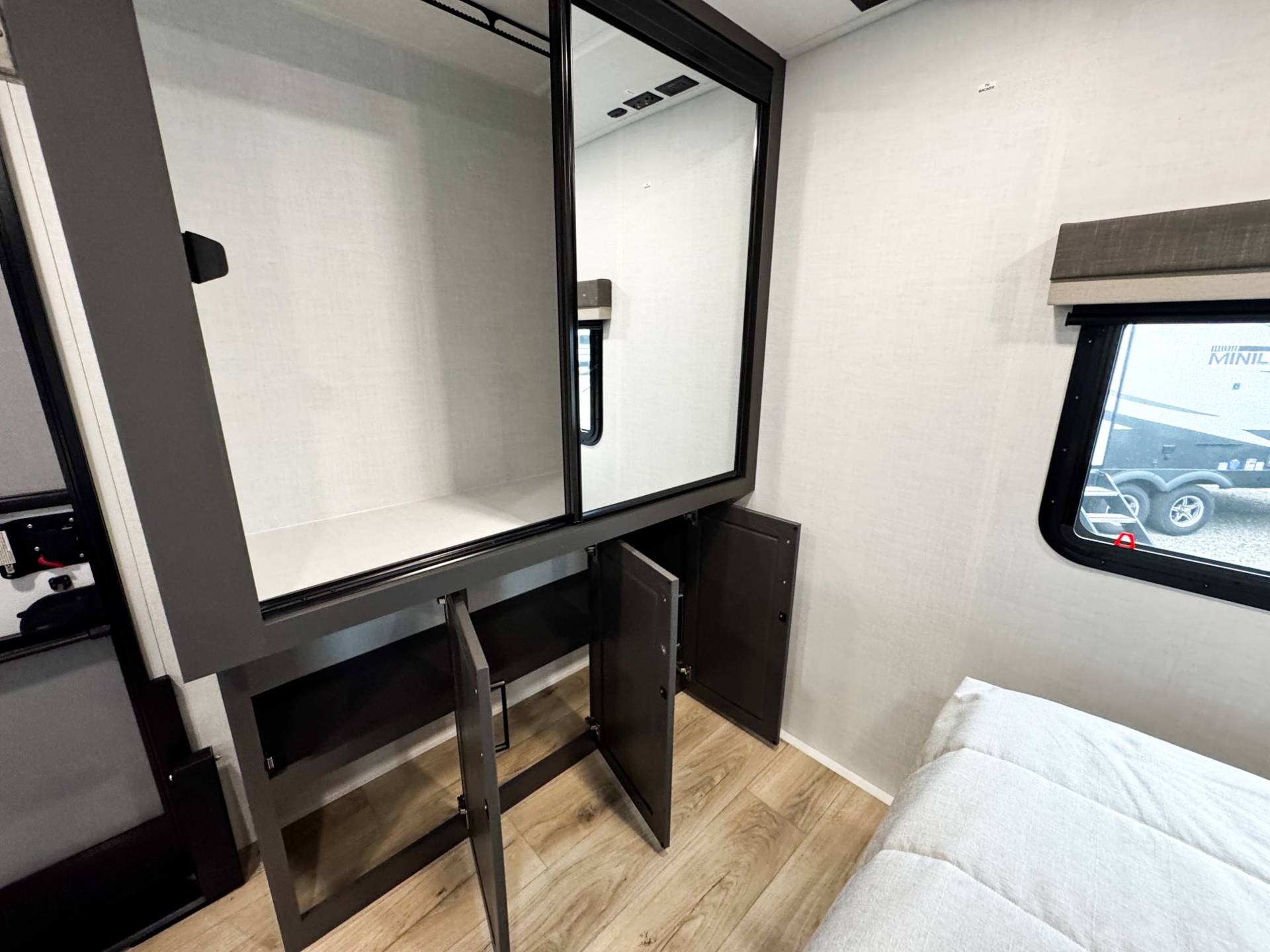 2026 Forest River 2026 Forest River Rockwood Ultra Lite - thumbnail 35