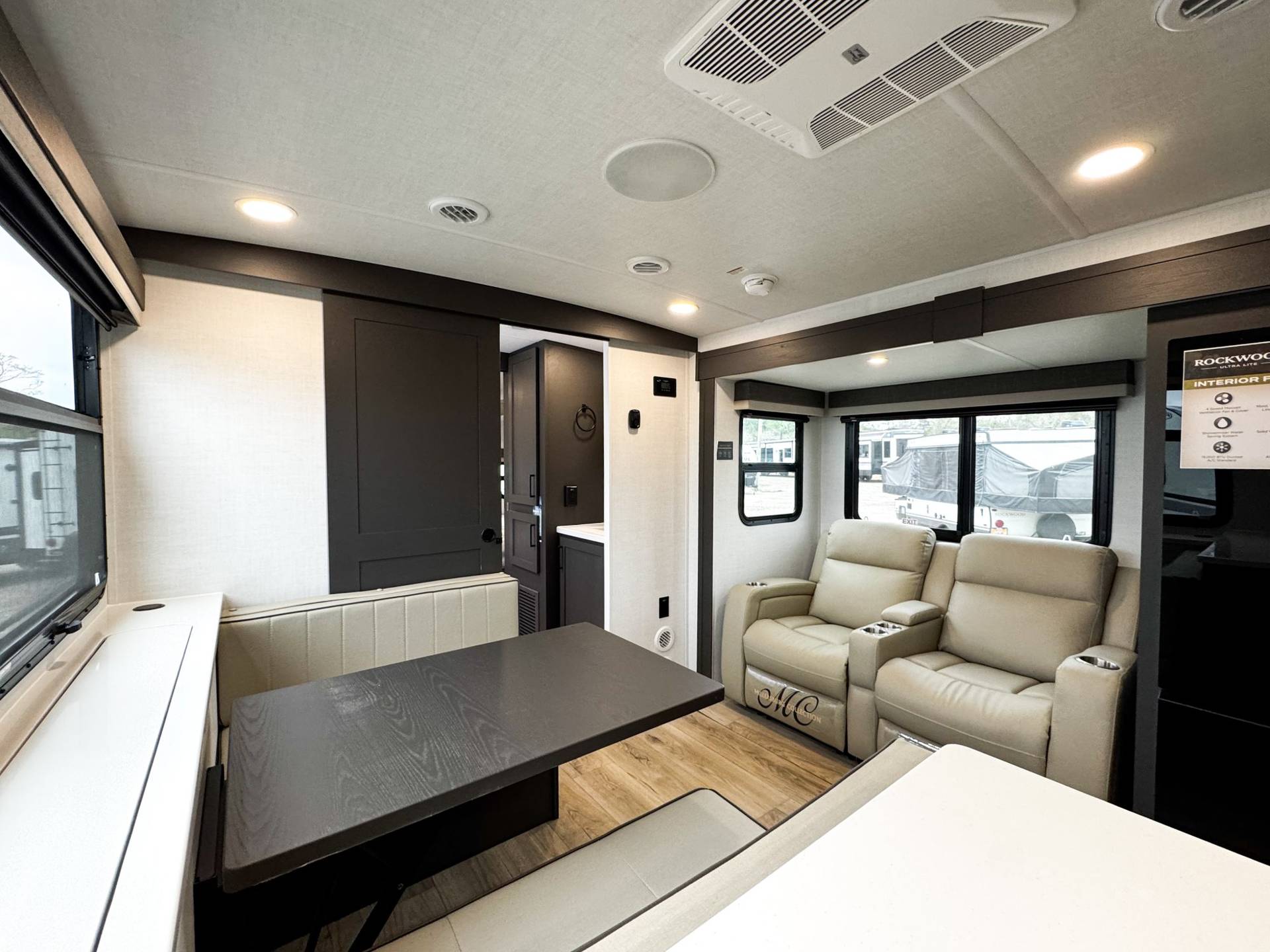 2026 Forest River 2026 Forest River Rockwood Ultra Lite - thumbnail 4