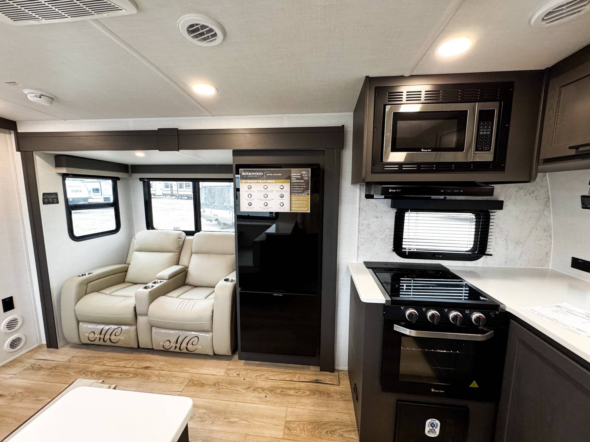 2026 Forest River 2026 Forest River Rockwood Ultra Lite - thumbnail 5