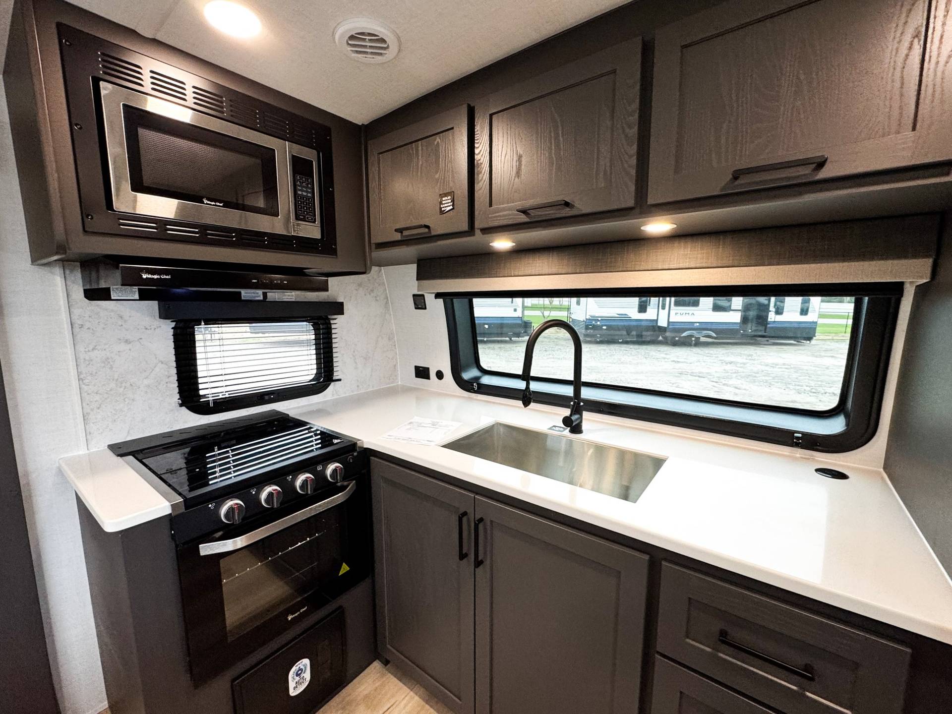 2026 Forest River 2026 Forest River Rockwood Ultra Lite - thumbnail 6