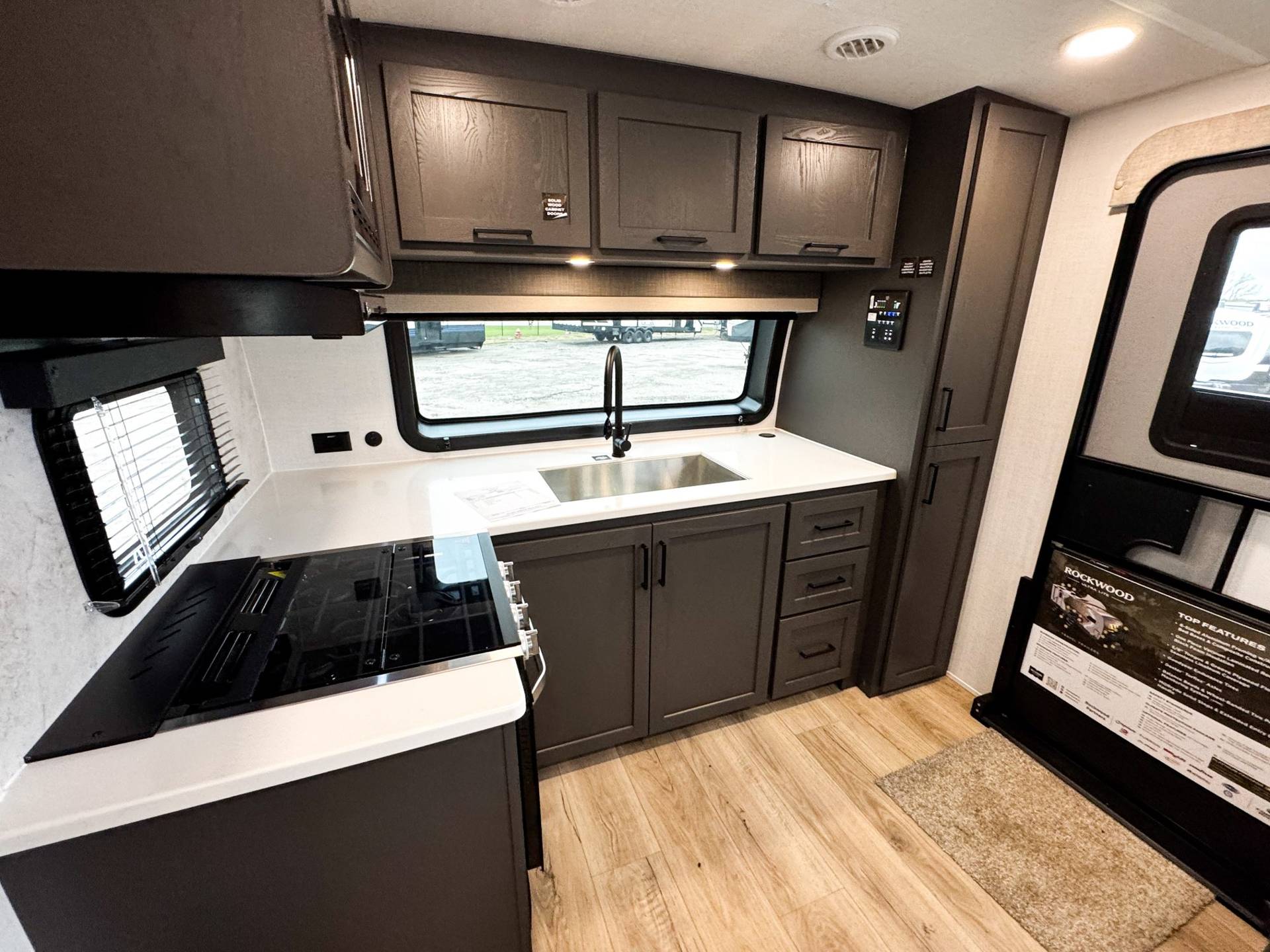 2026 Forest River 2026 Forest River Rockwood Ultra Lite - thumbnail 7