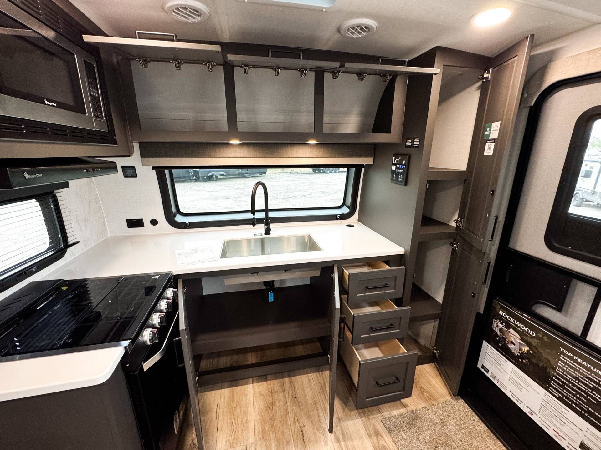 2026 Forest River 2026 Forest River Rockwood Ultra Lite - thumbnail 10