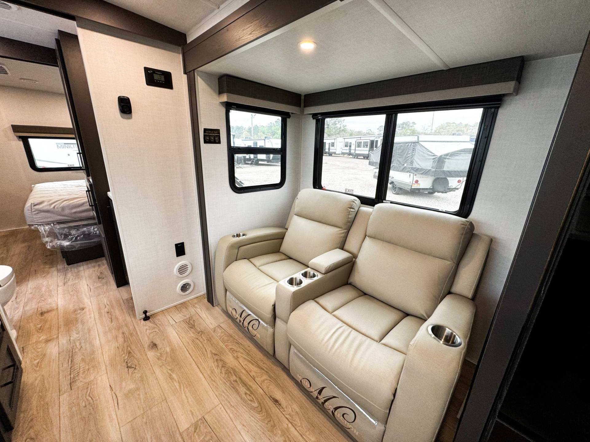 2026 Forest River 2026 Forest River Rockwood Ultra Lite - thumbnail 12